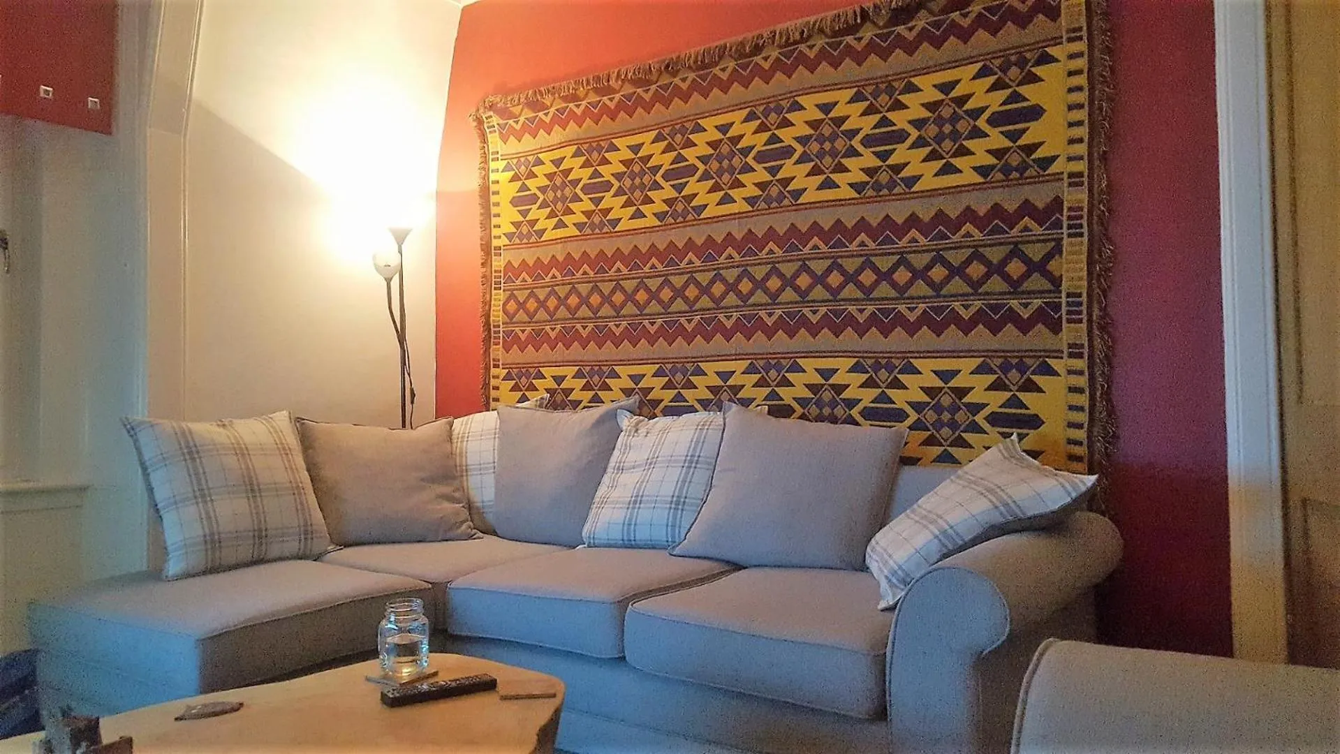Snug - Krayr Apartment