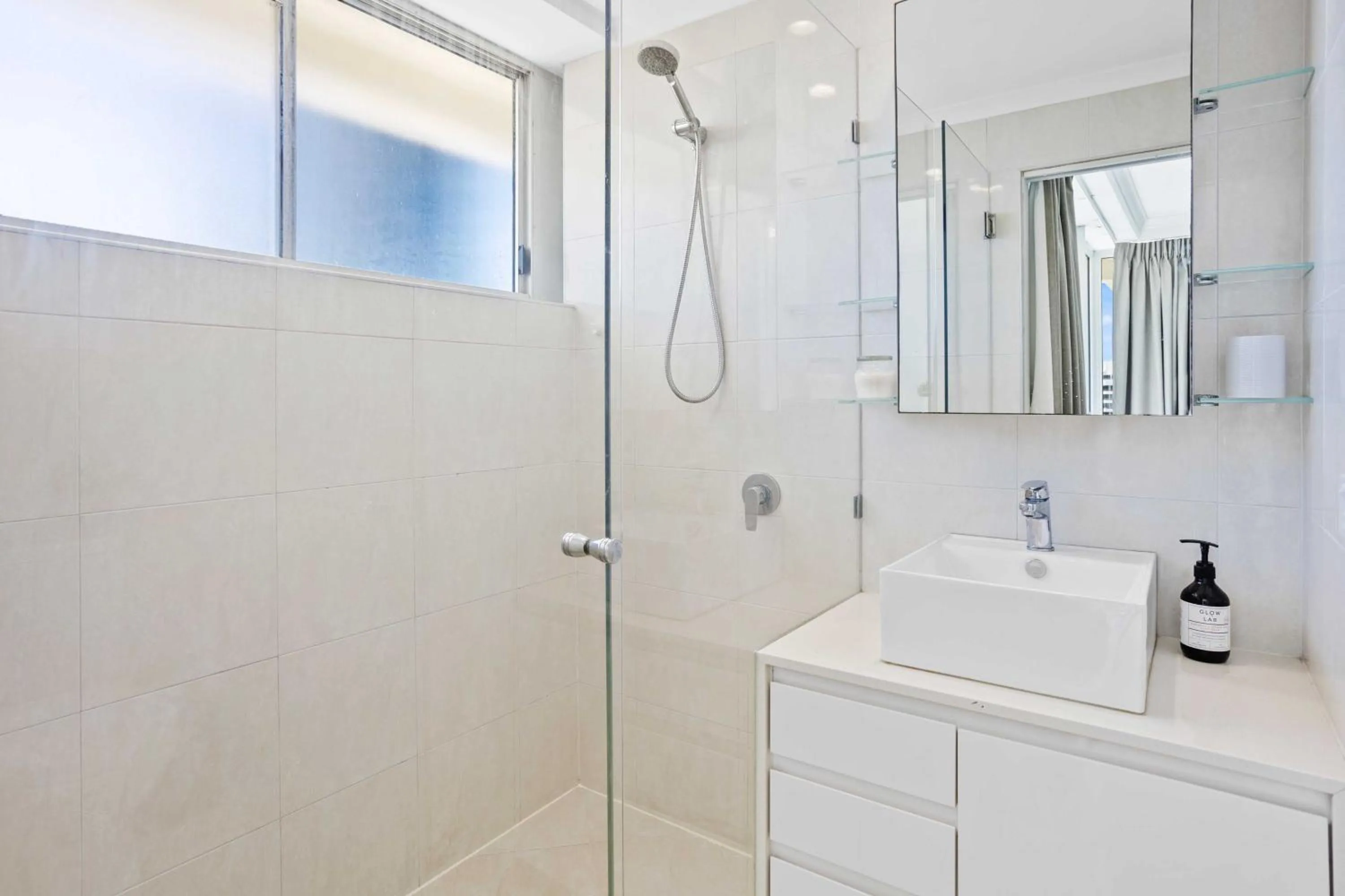 Shower in Baronnet Apartments