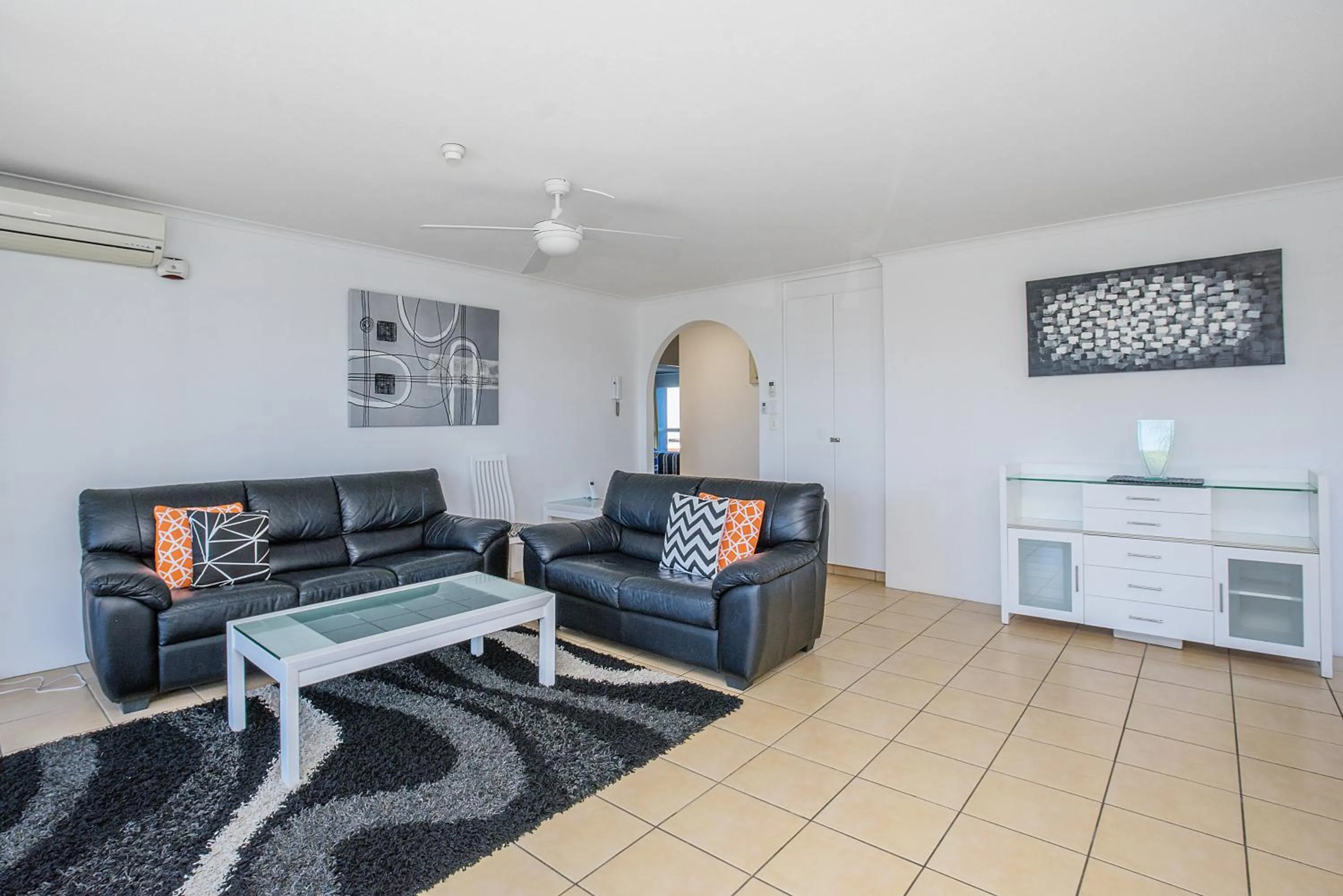 Living room in Baronnet Apartments