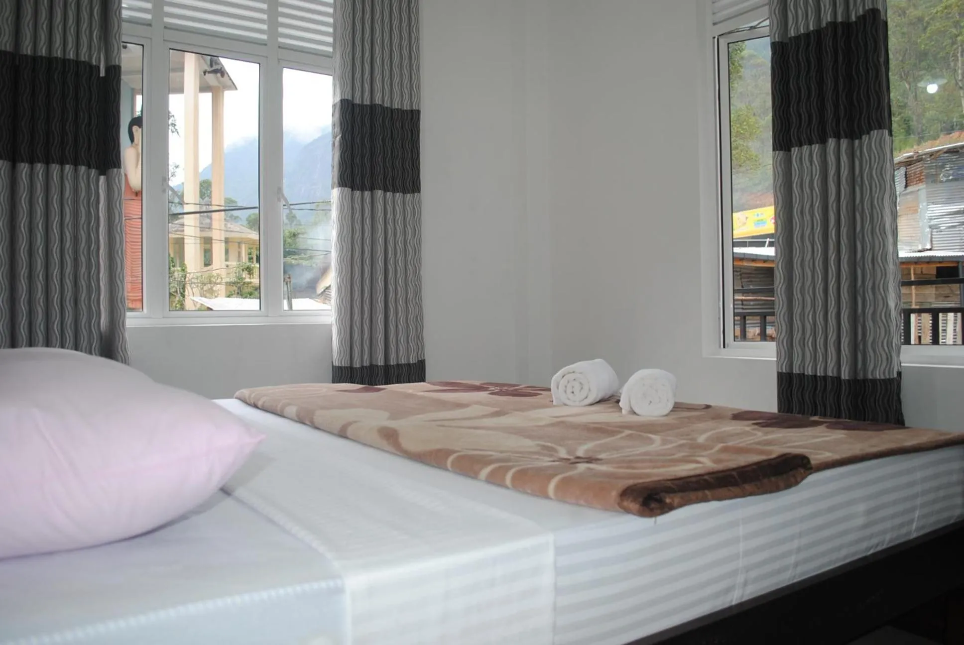 Bed in Mountain Villa Adam's Peak