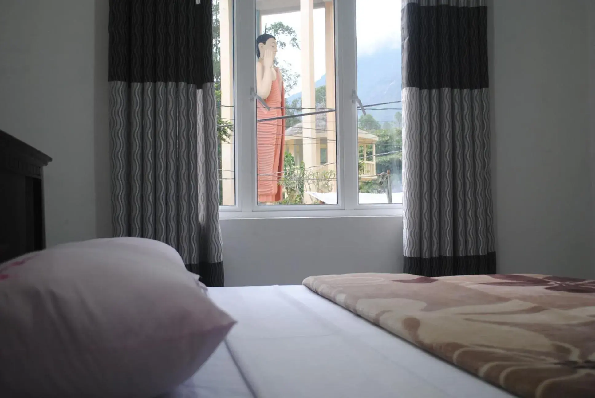 Double Room with Terrace - single occupancy in Mountain Villa Adam's Peak Double Room with Terrace - single occupancy in Mountain Villa Adam's Peak