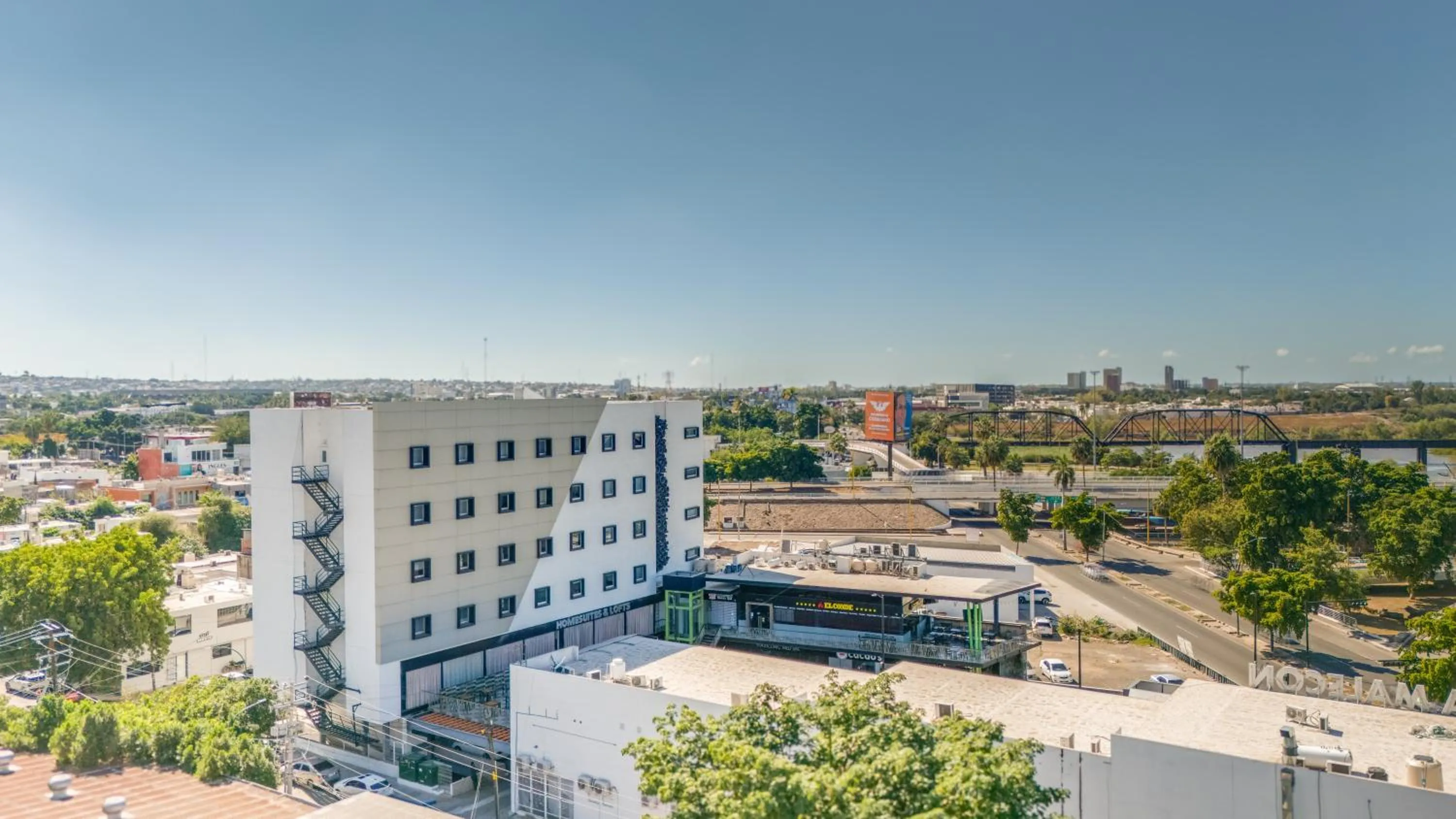 Property building in Homesuites Malecon