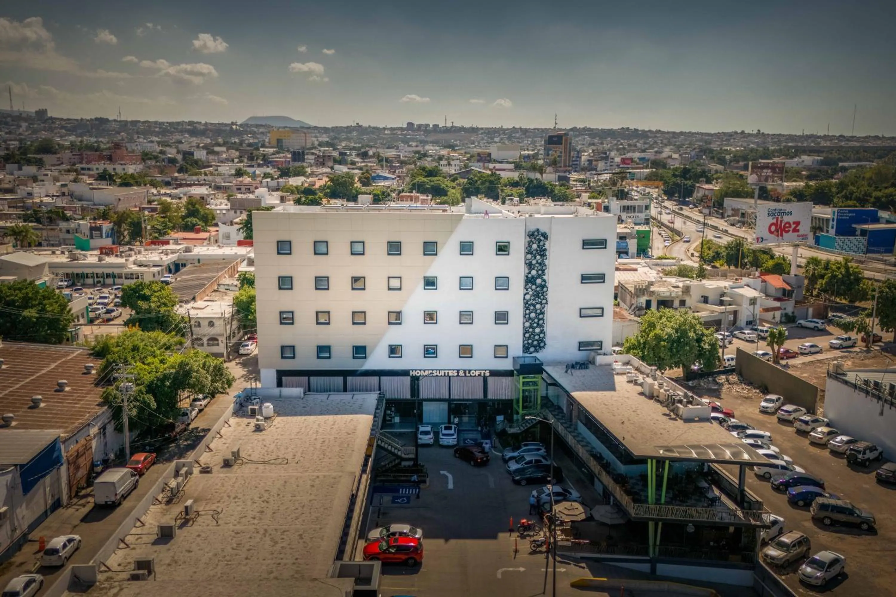 Property building in Homesuites Malecon