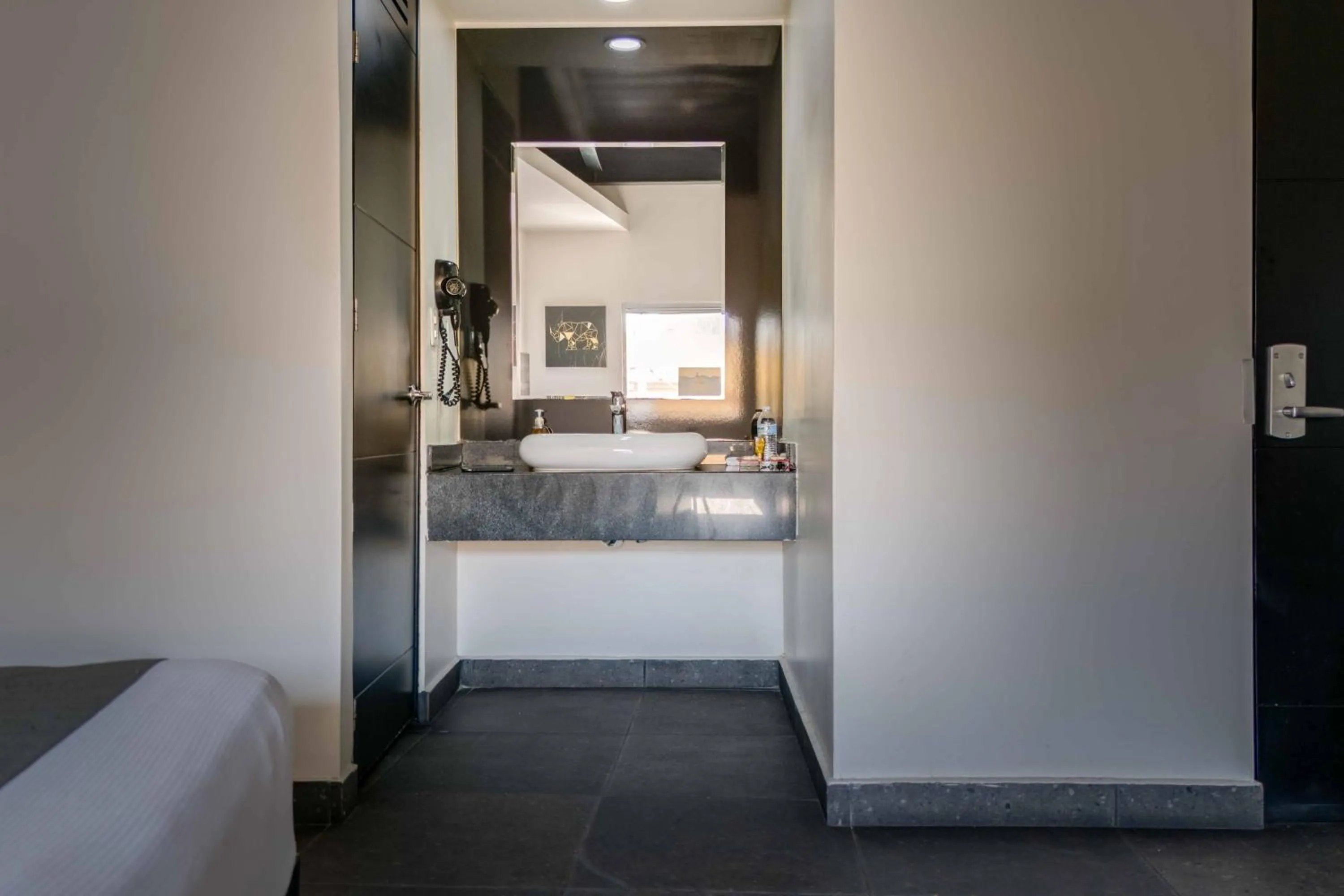Bathroom, Bed in Homesuites Malecon