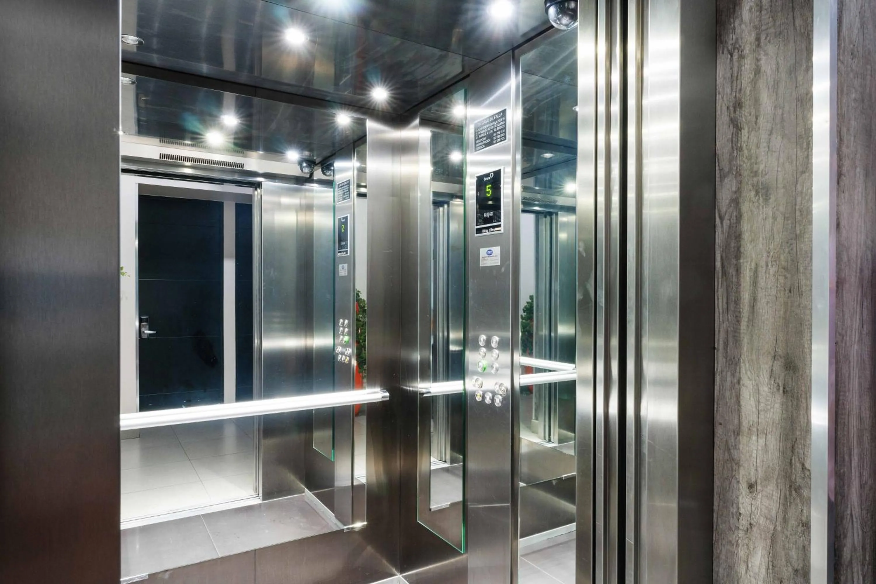 elevator in Homesuites Malecon