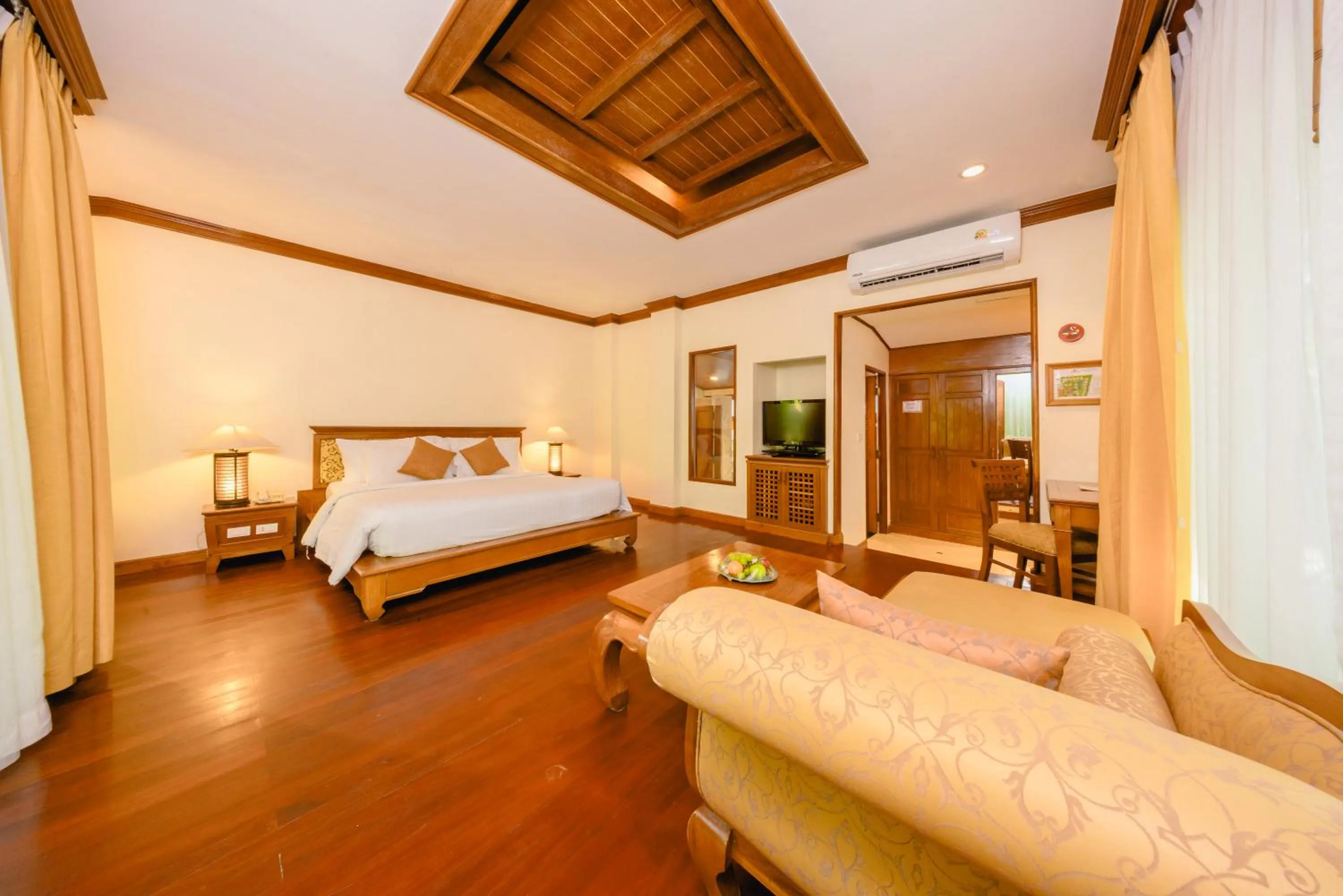 Bed in Sand Sea Resort Railay Beach