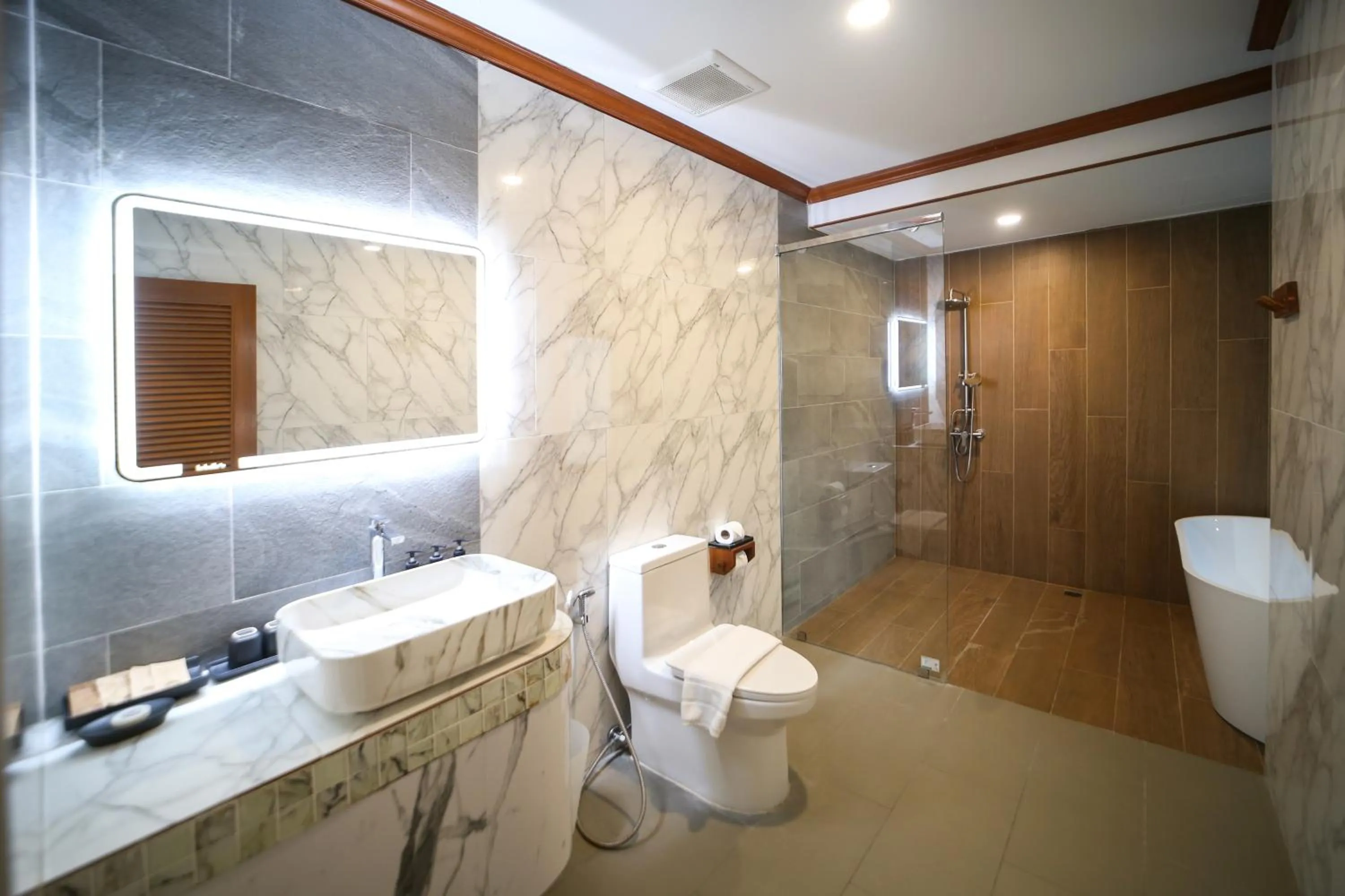 Toilet in Sand Sea Resort Railay Beach