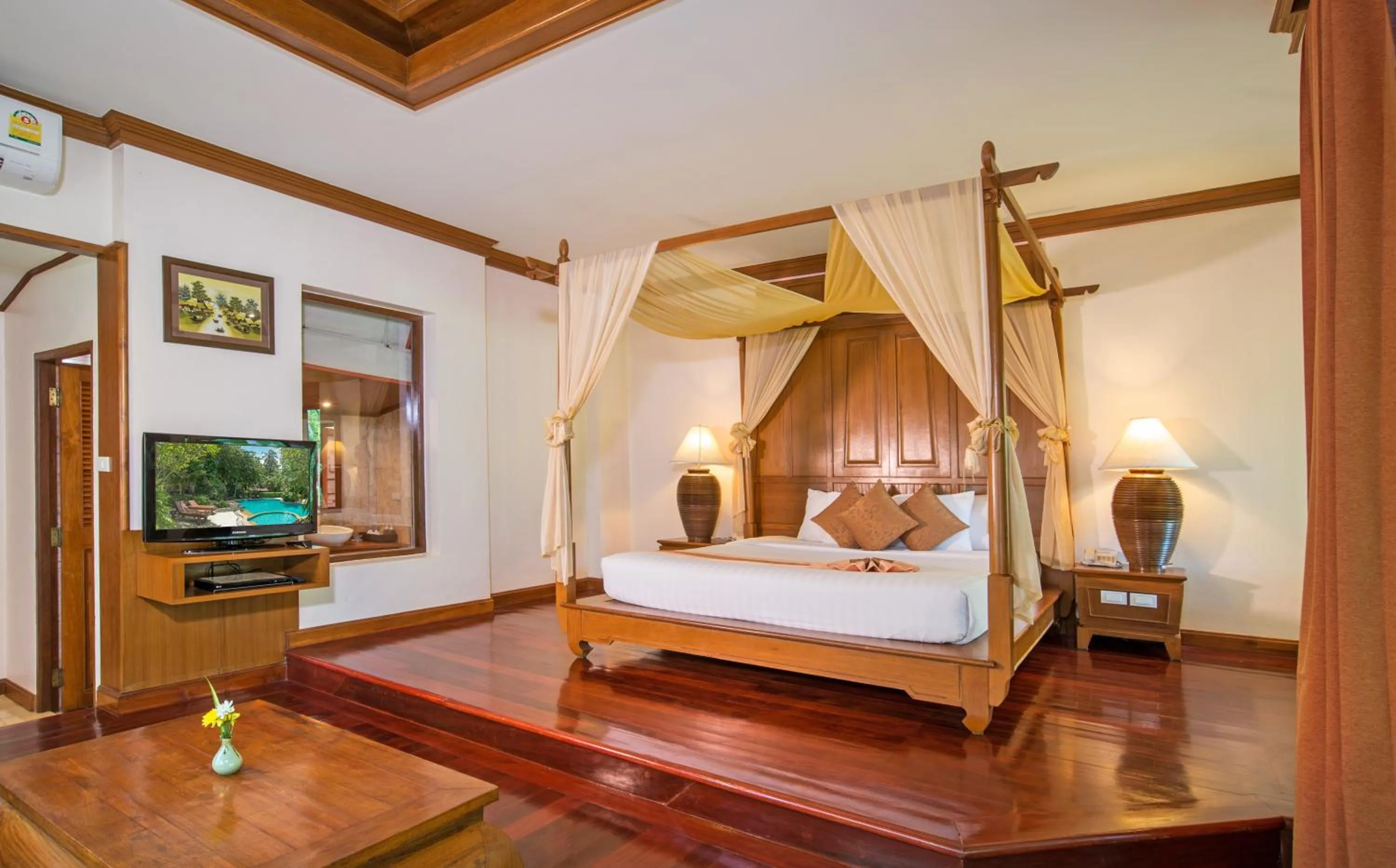 Bed in Sand Sea Resort Railay Beach