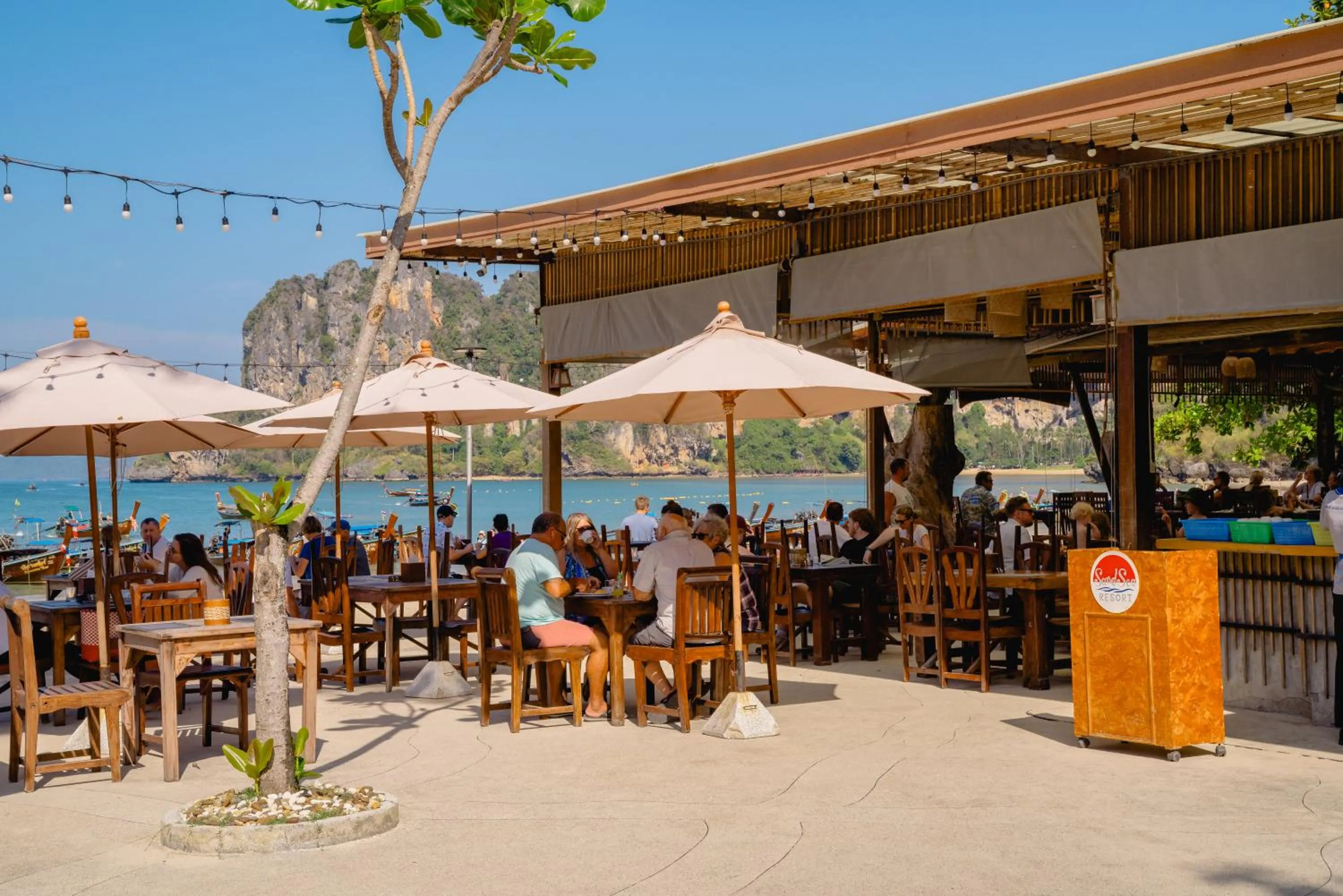 Restaurant/places to eat in Sand Sea Resort Railay Beach