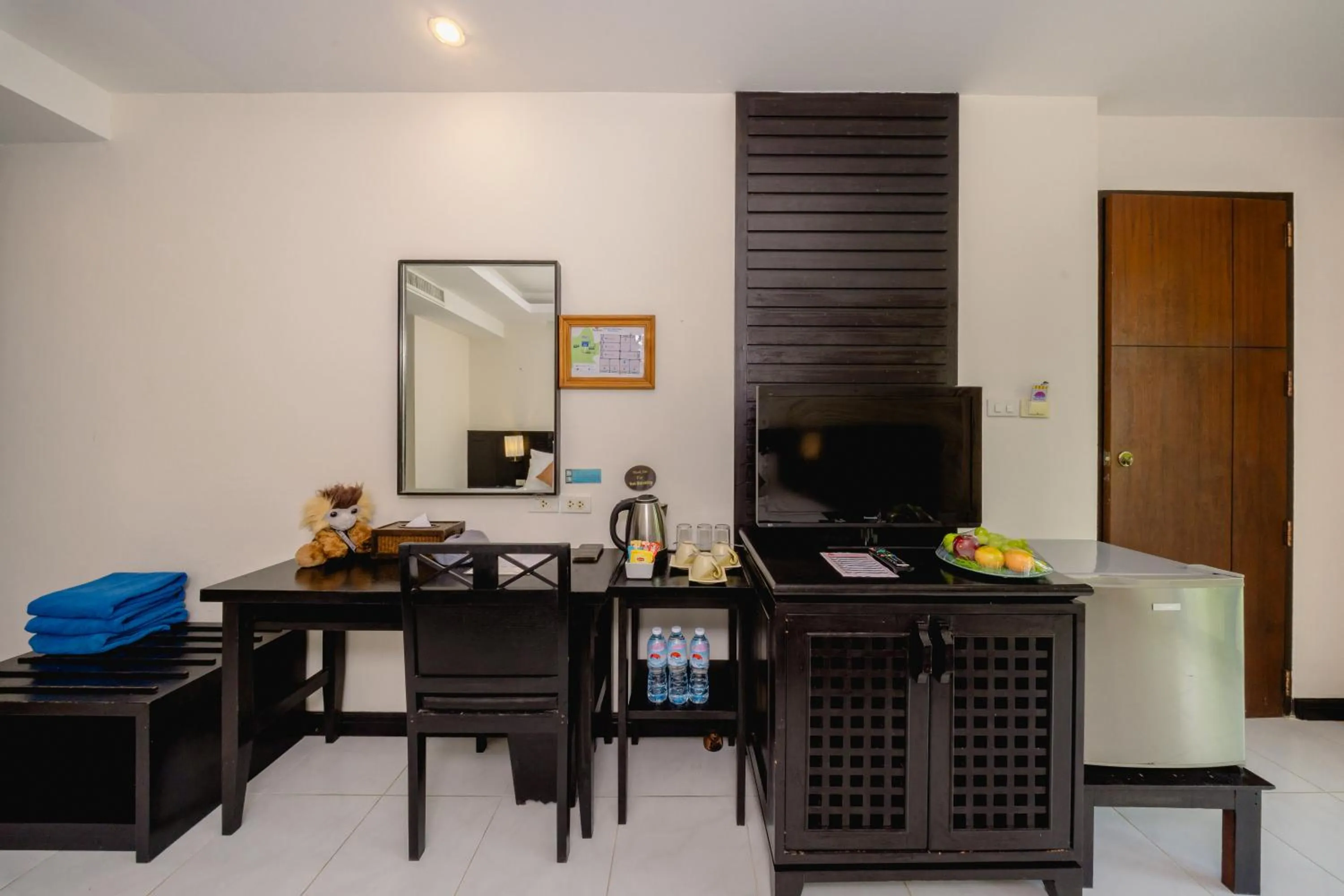 TV and multimedia in Sand Sea Resort Railay Beach