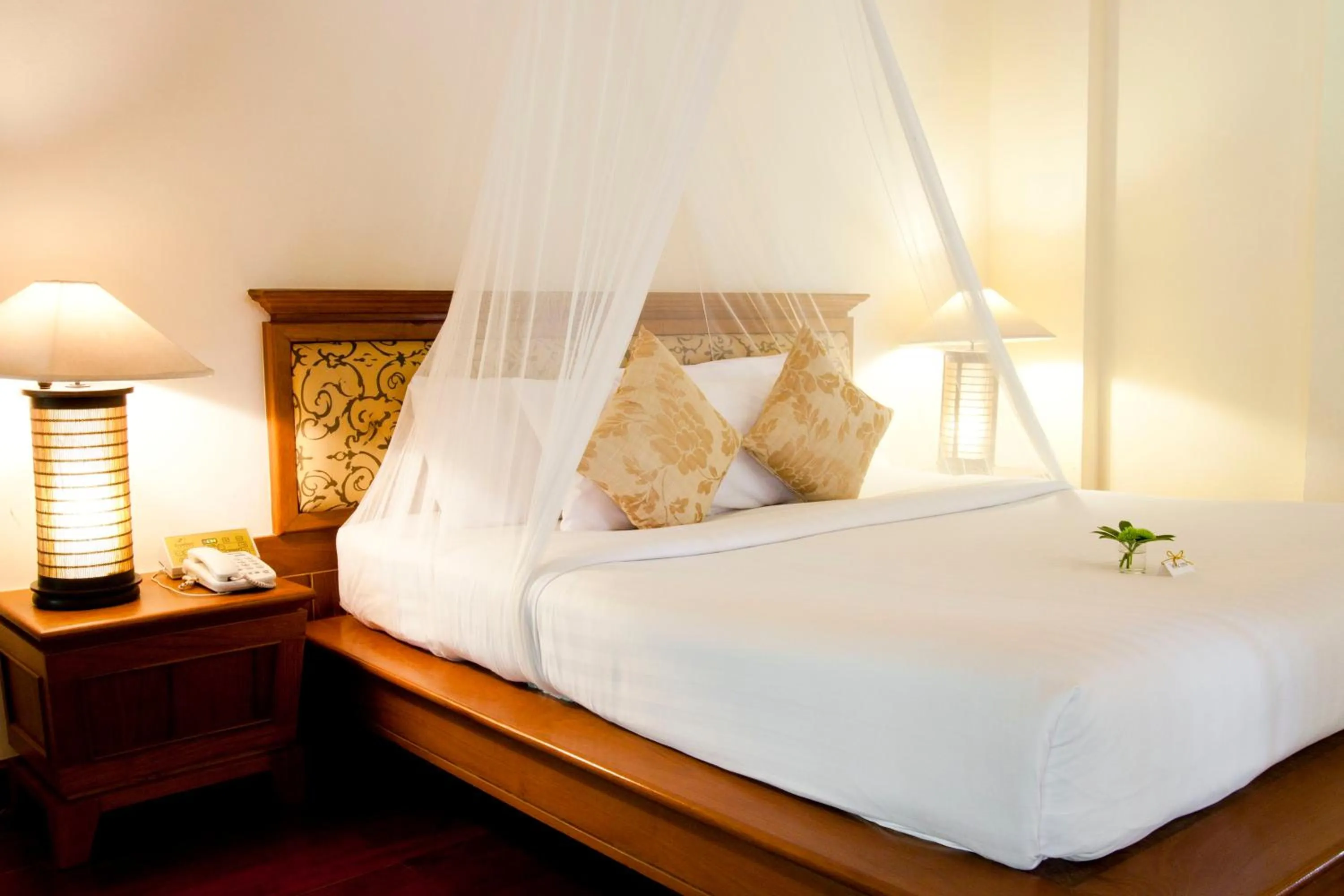 Bed in Sand Sea Resort Railay Beach