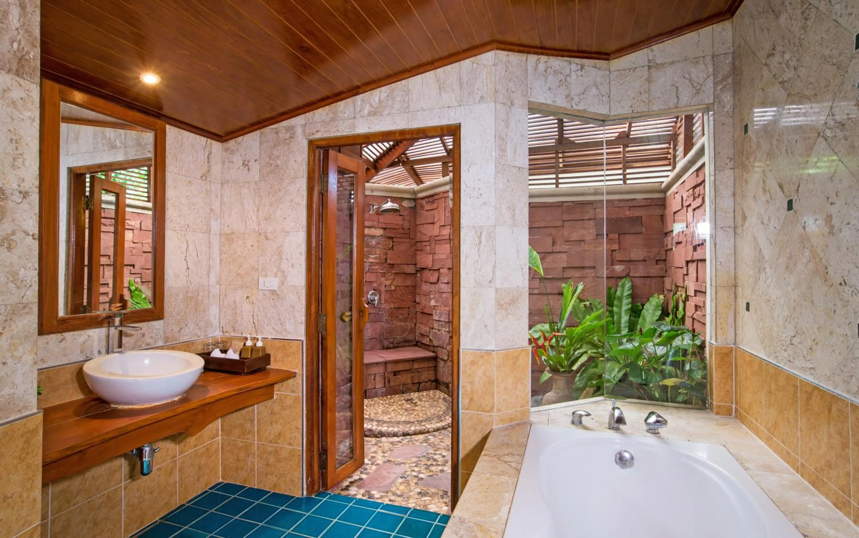 Bath in Sand Sea Resort Railay Beach