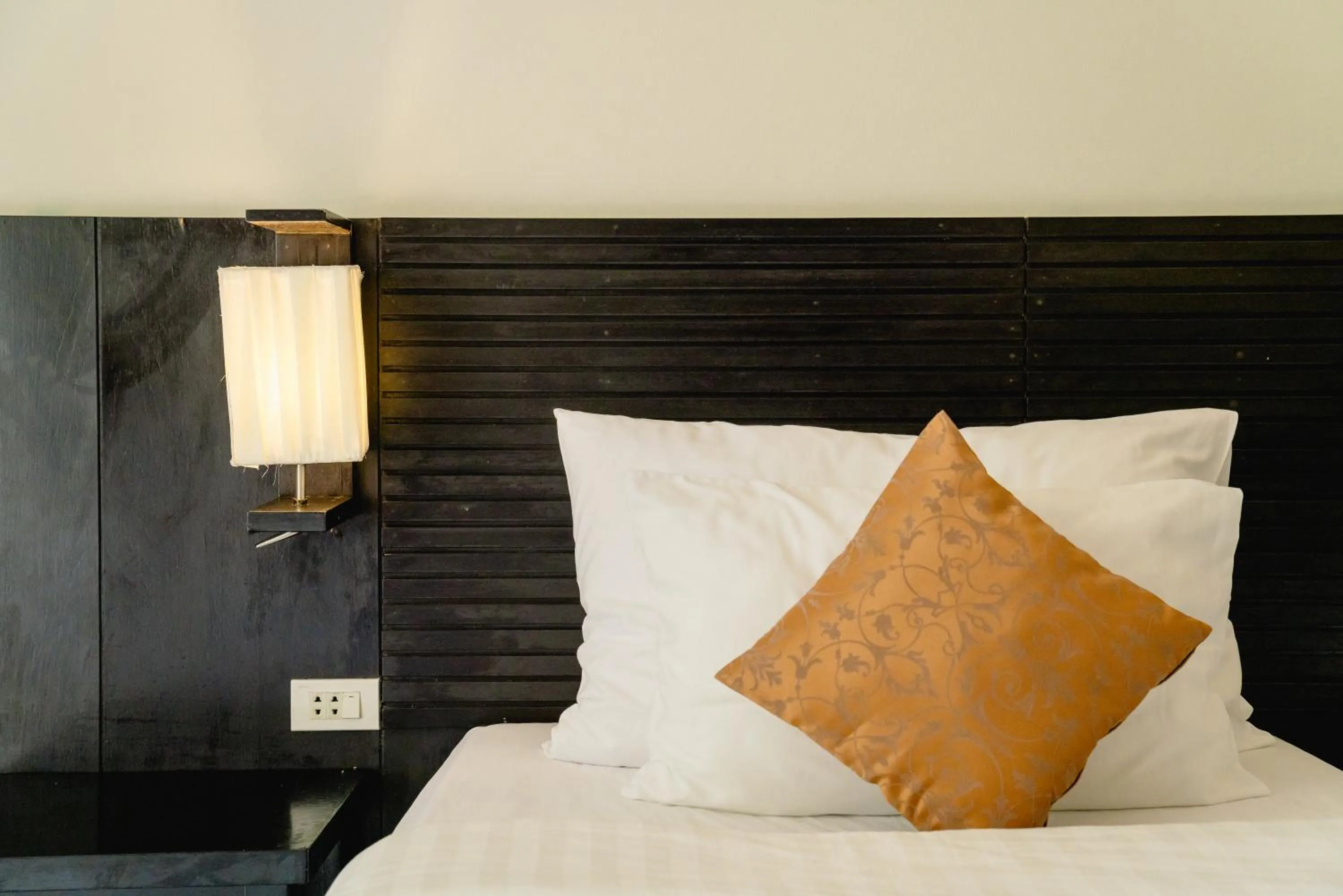 Bed in Sand Sea Resort Railay Beach