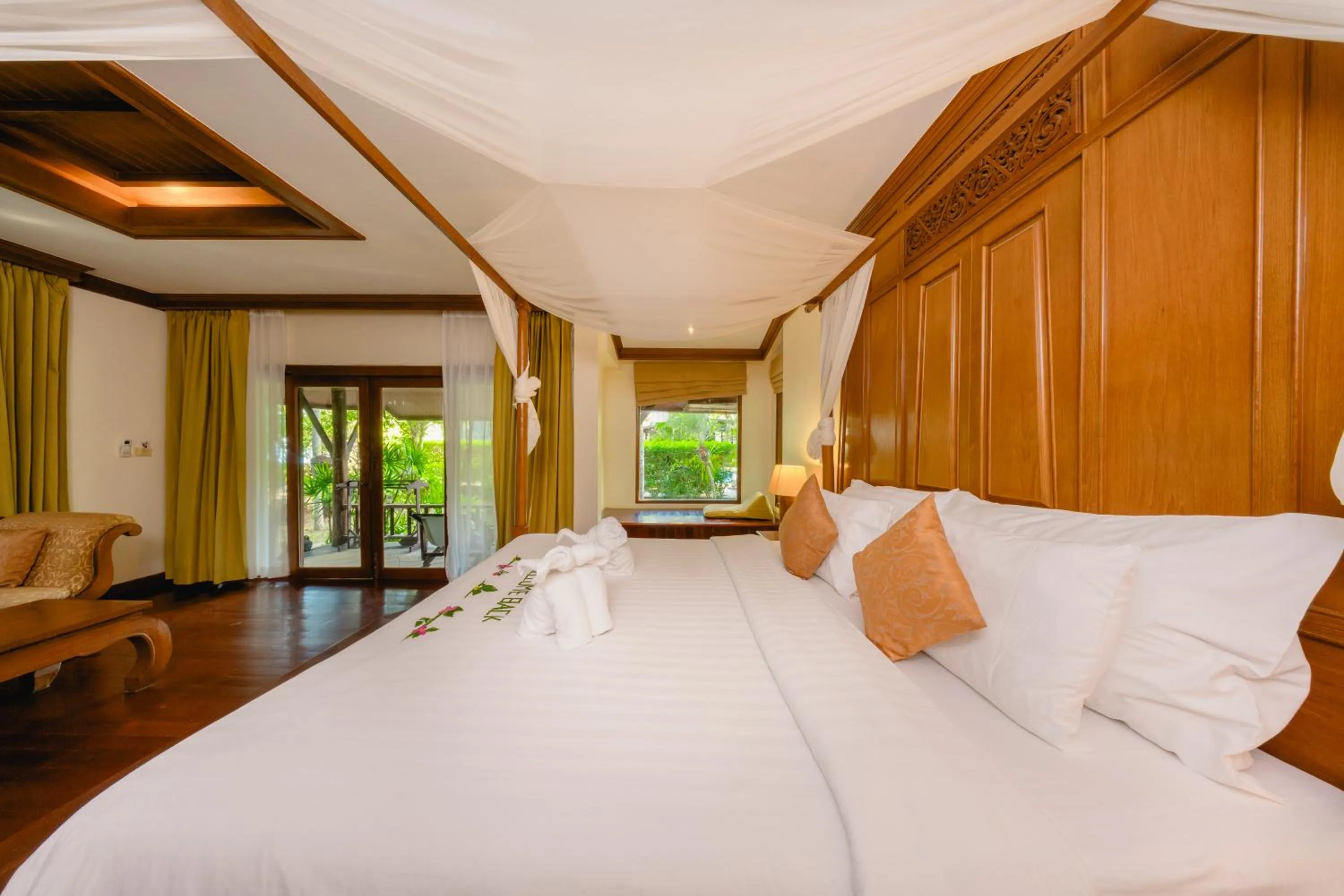 Bed in Sand Sea Resort Railay Beach