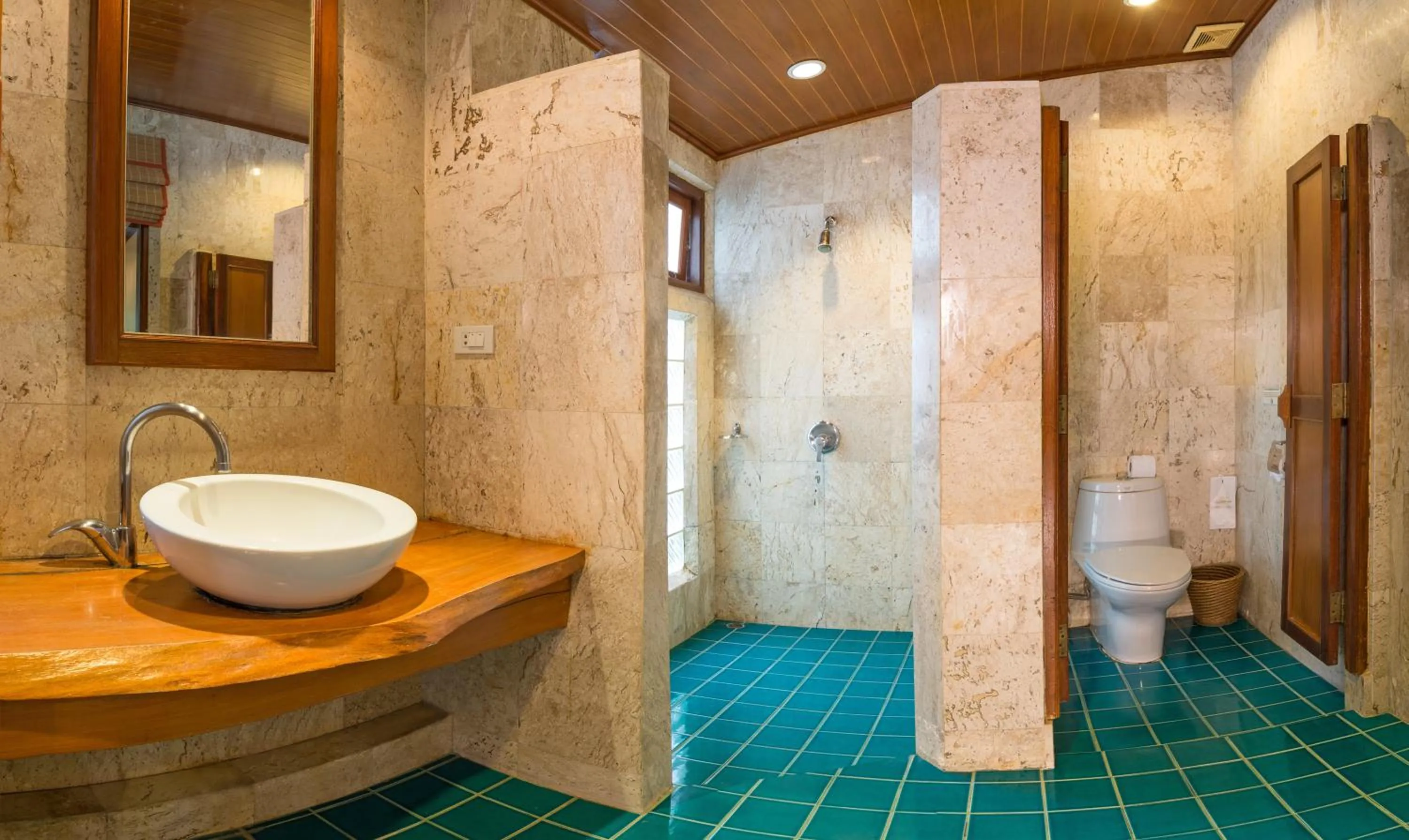 Toilet in Sand Sea Resort Railay Beach