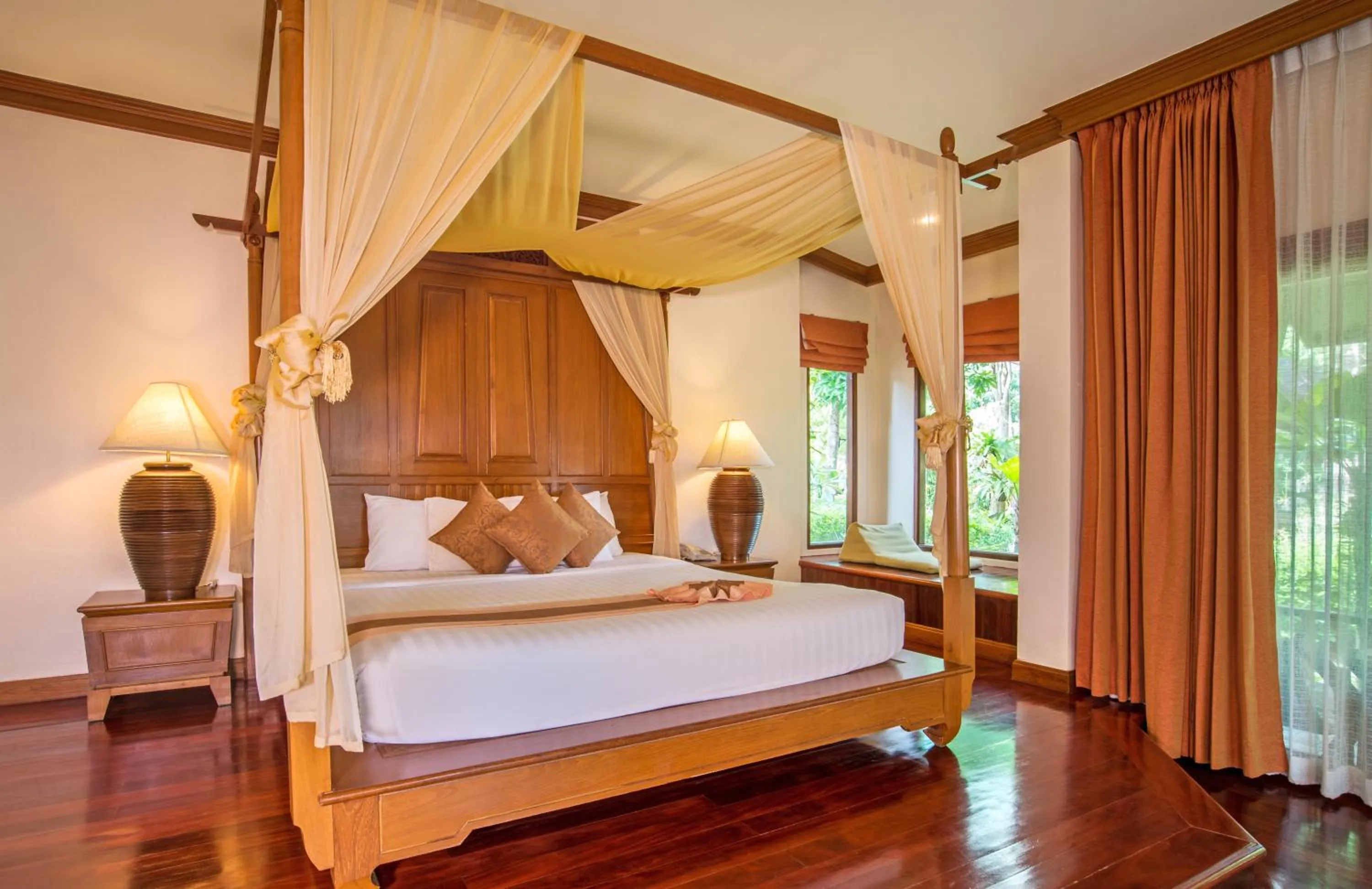 Bed in Sand Sea Resort Railay Beach