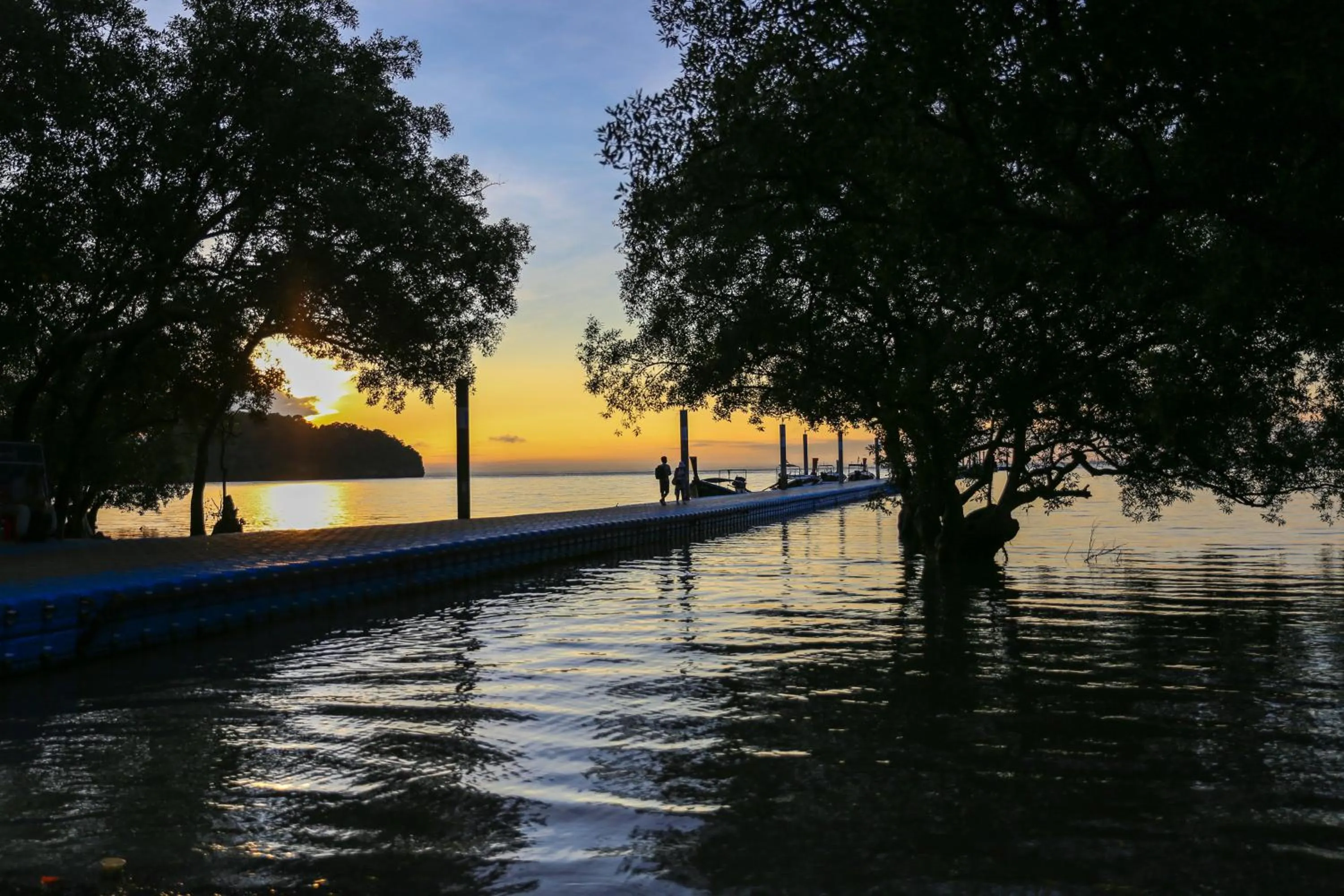 Sunrise in Sand Sea Resort Railay Beach