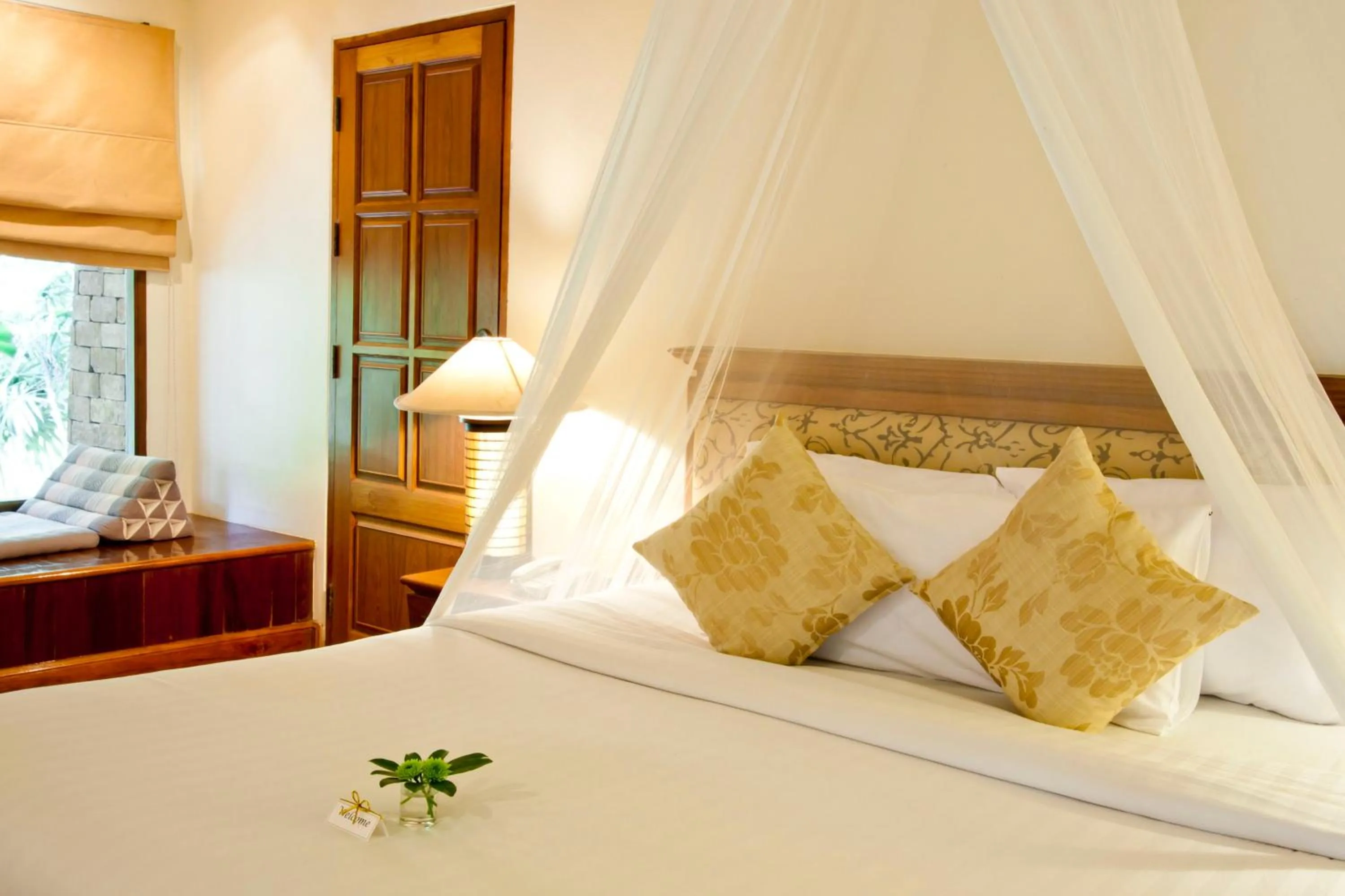 Bed in Sand Sea Resort Railay Beach