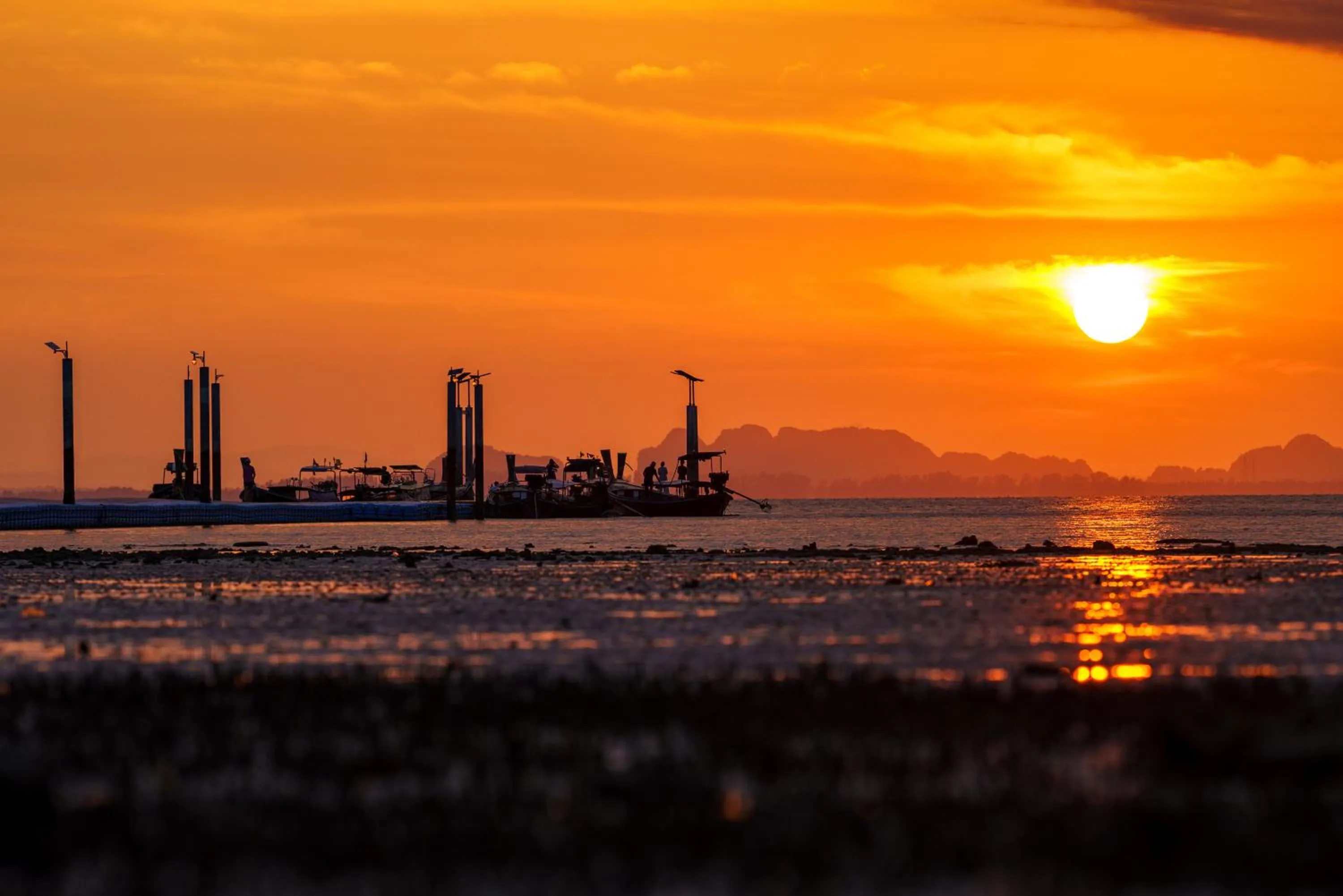 Sunrise in Sand Sea Resort Railay Beach