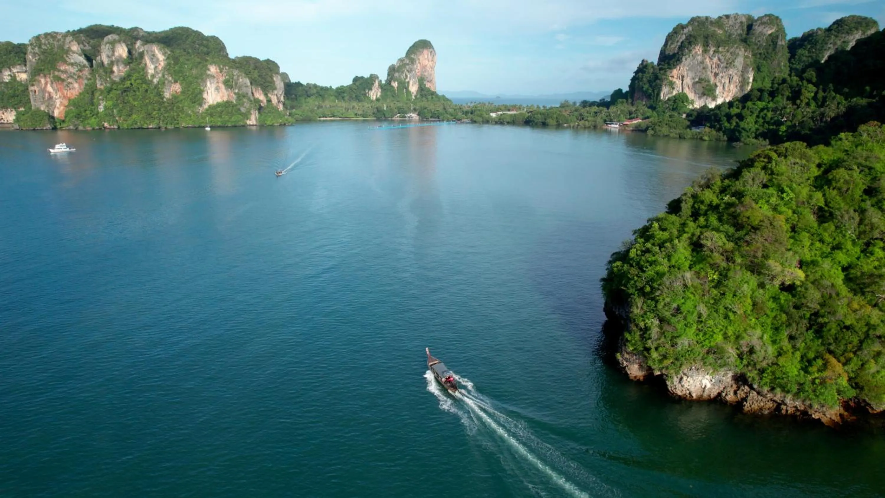 Beach in Sand Sea Resort Railay Beach