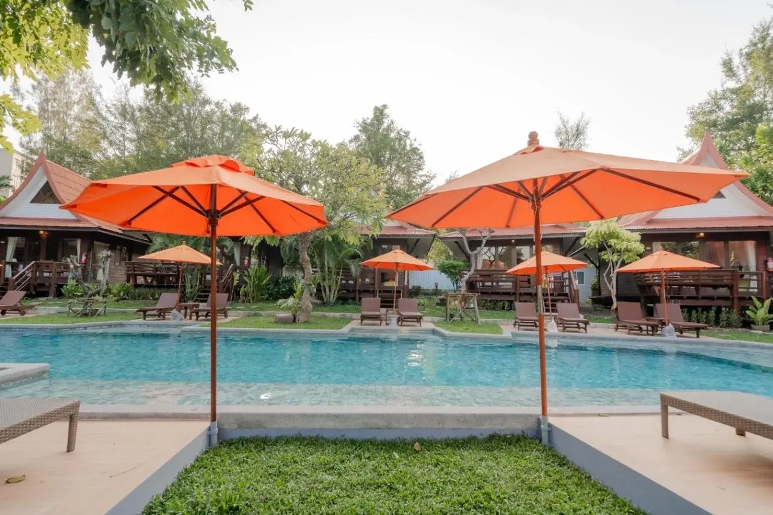 Swimming pool in Baan Duangkaew Resort Swimming pool in Baan Duangkaew Resort