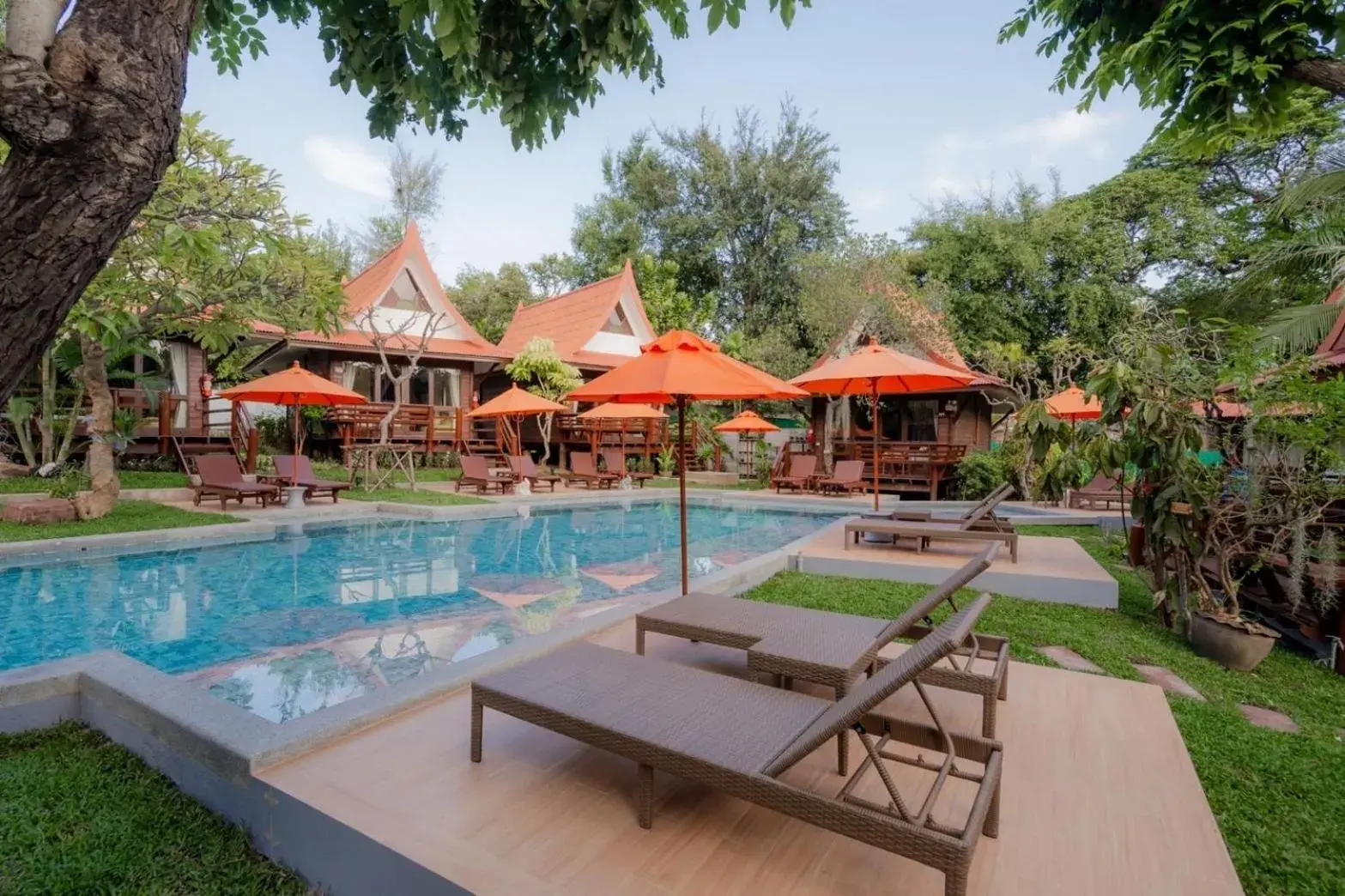 Pool view in Baan Duangkaew Resort Pool view in Baan Duangkaew Resort