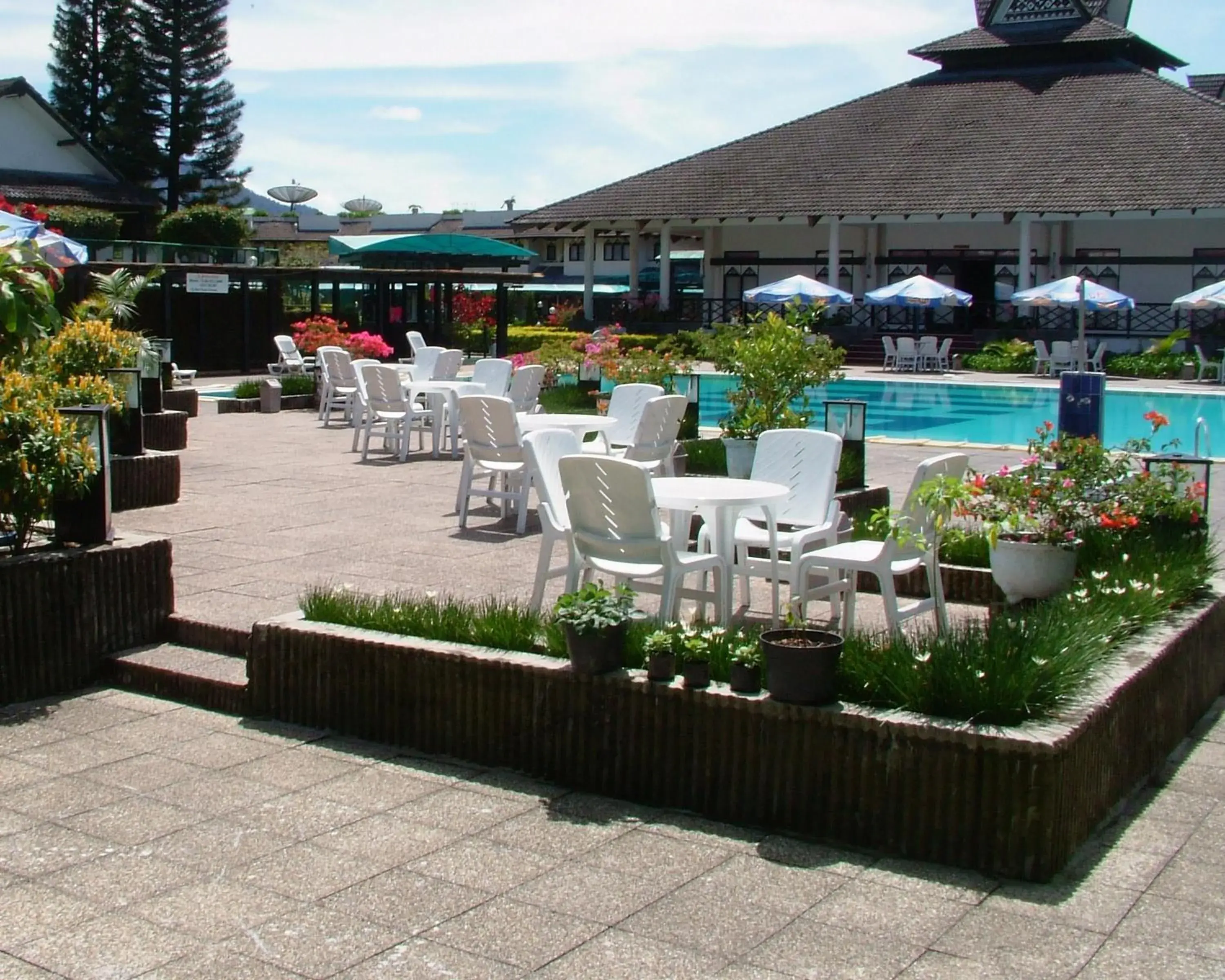 Swimming pool in Hotel Sibayak Internasional Swimming pool in Hotel Sibayak Internasional