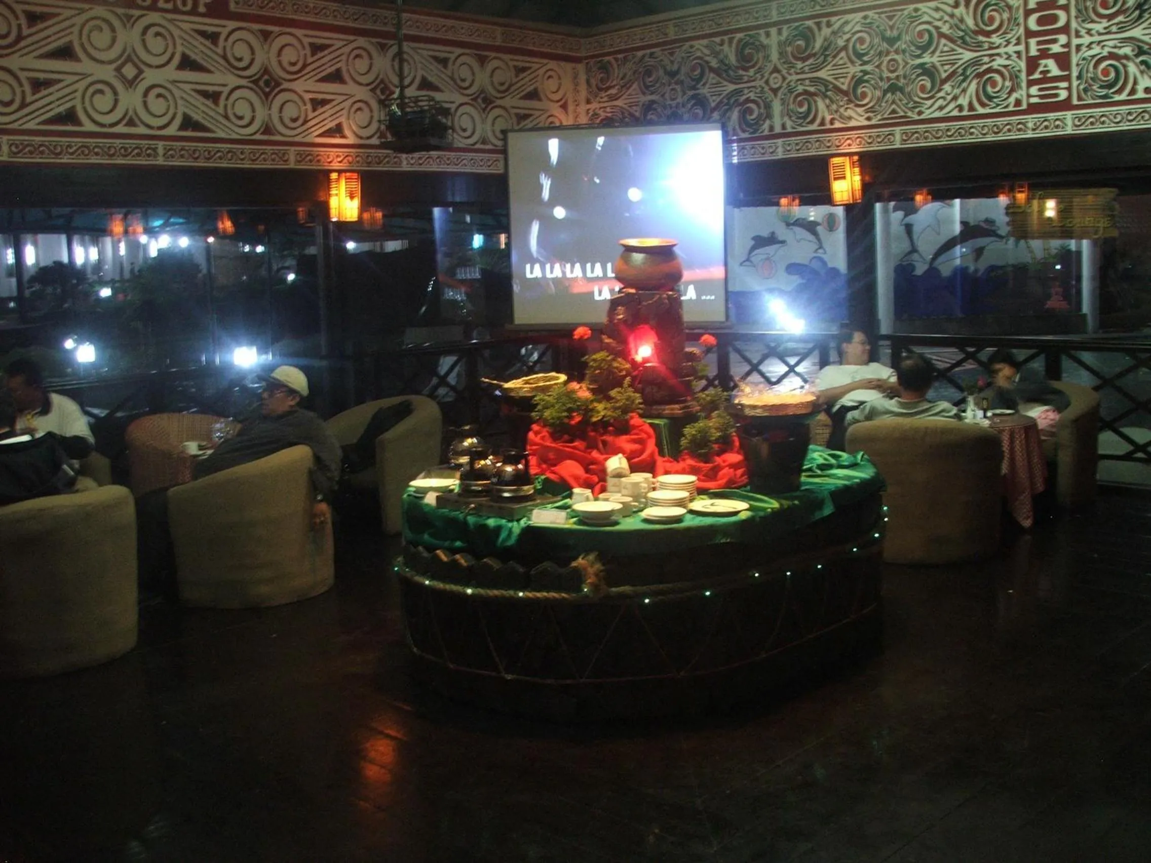 Communal lounge/ TV room in Hotel Sibayak Internasional