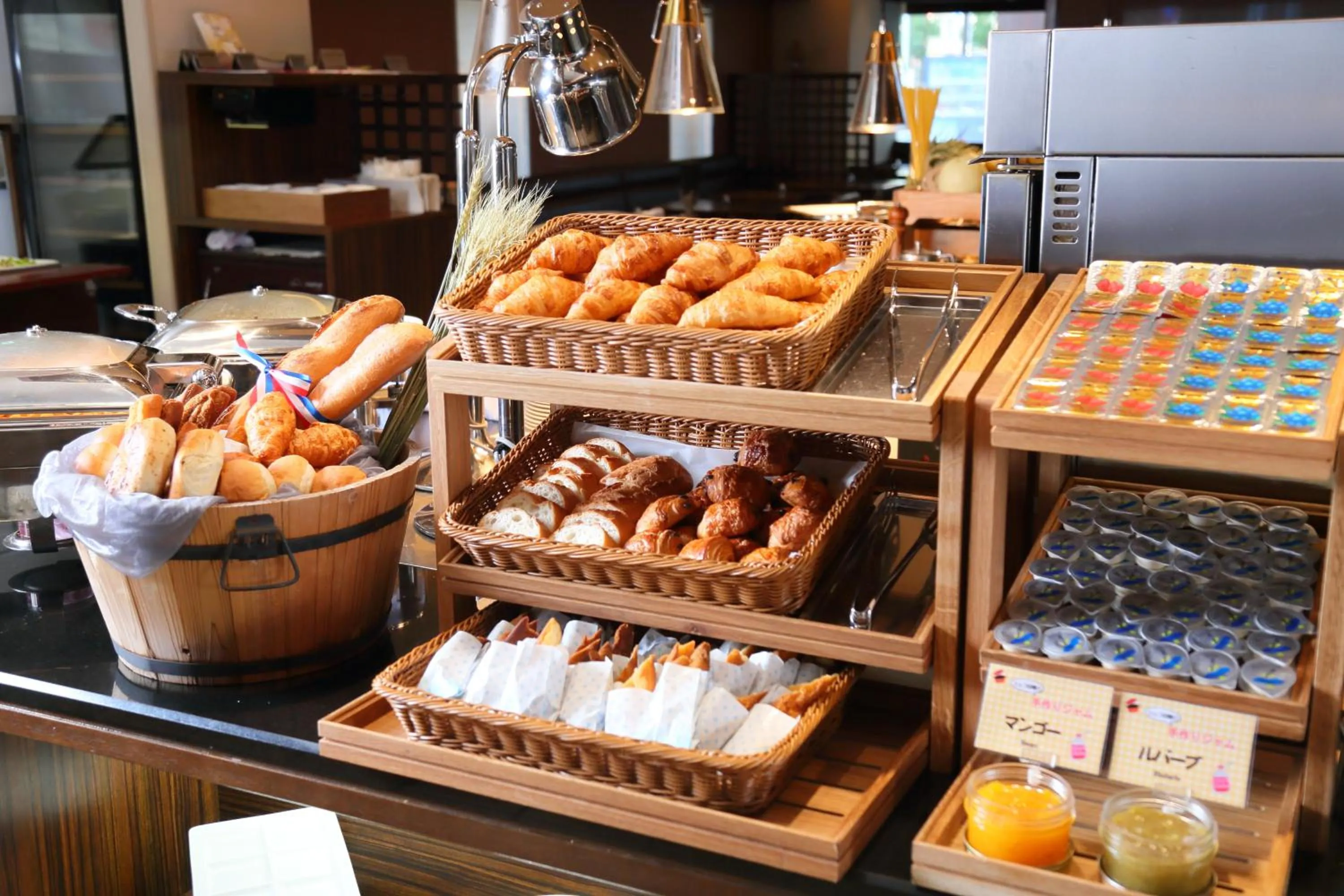 Restaurant/places to eat in Osaka Tokyu REI Hotel