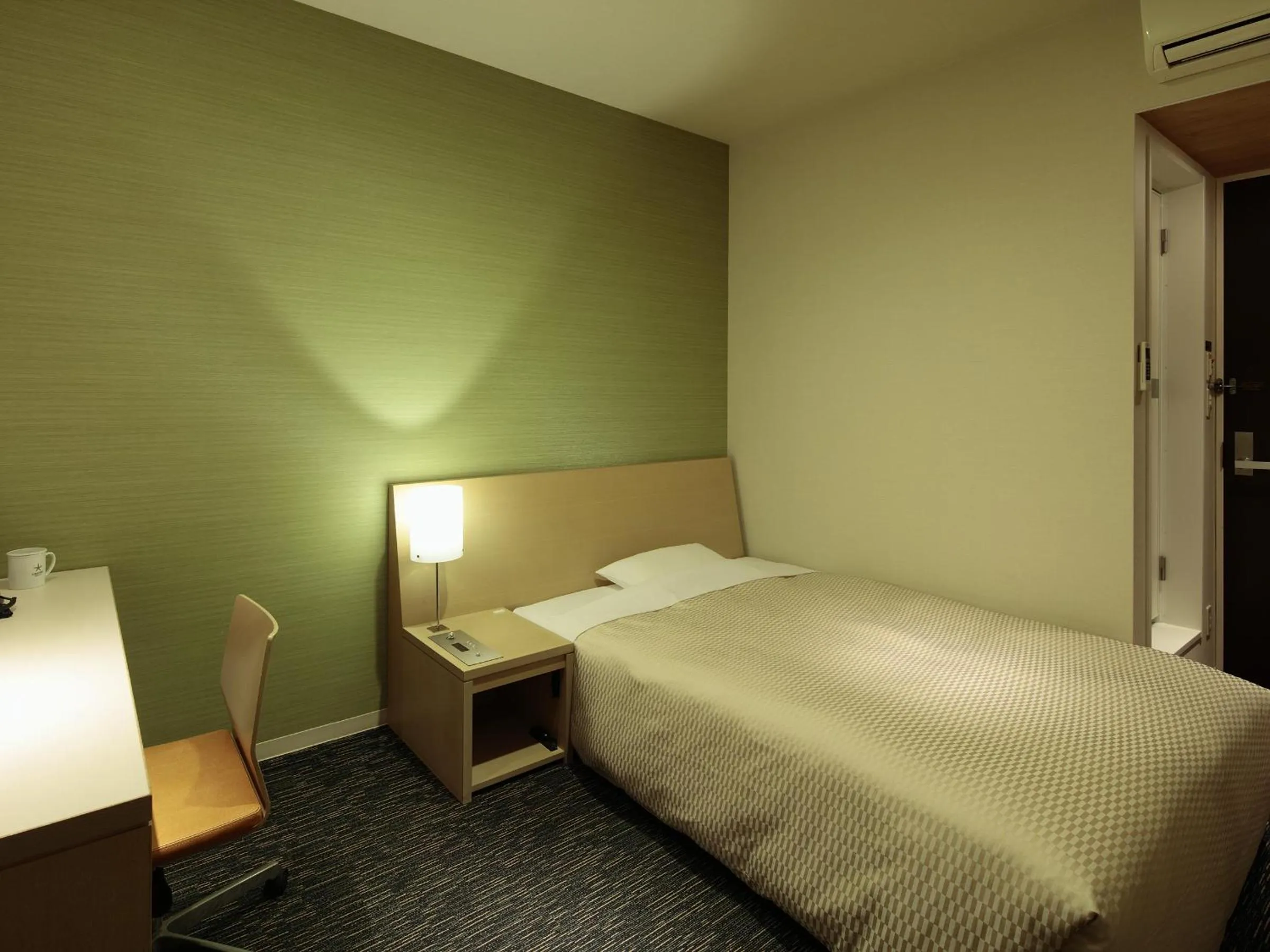 Bedroom, Bed in Candeo Hotels Shizuoka Shimada