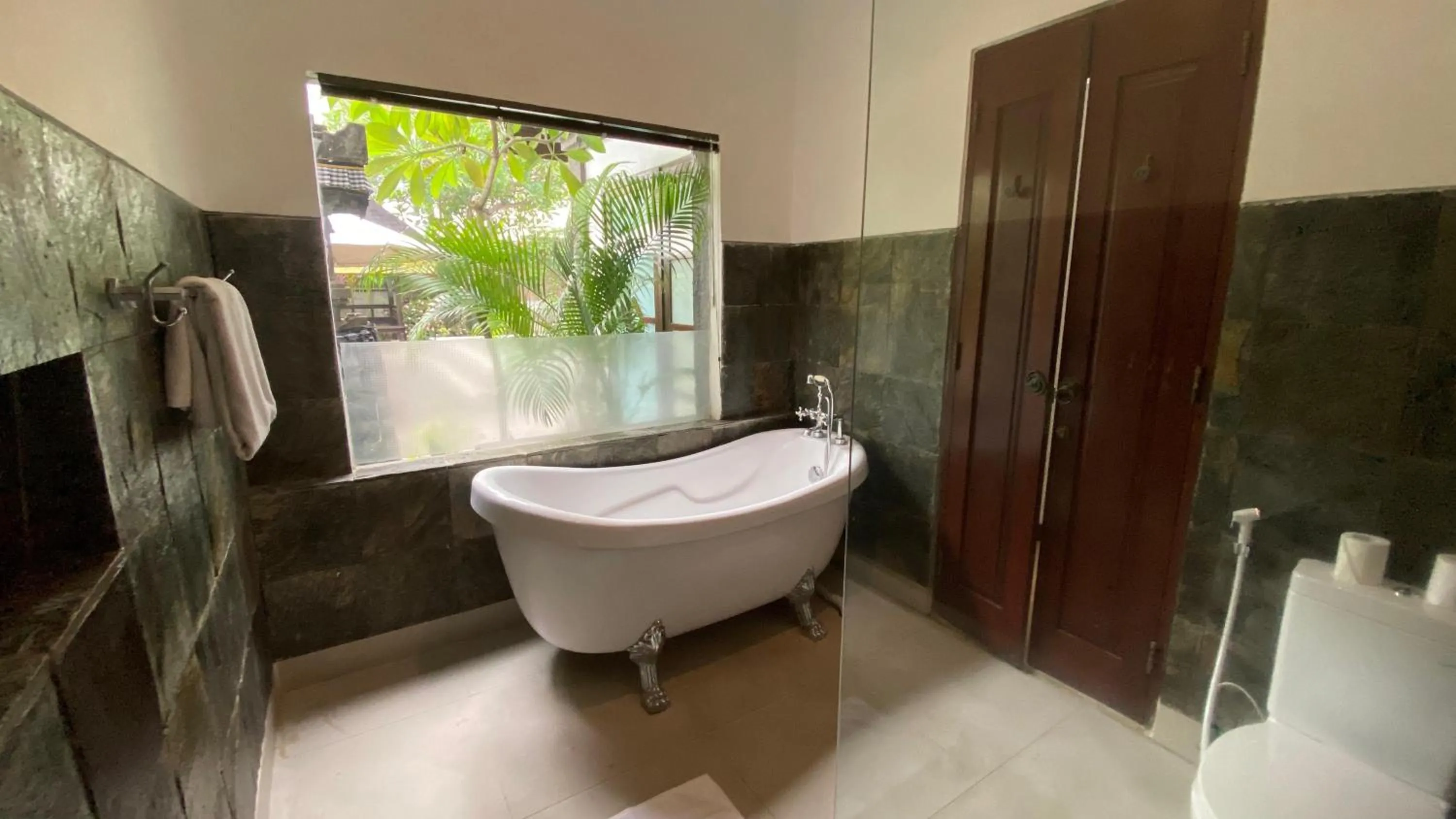 Bath in djabu Canggu Beach Villa