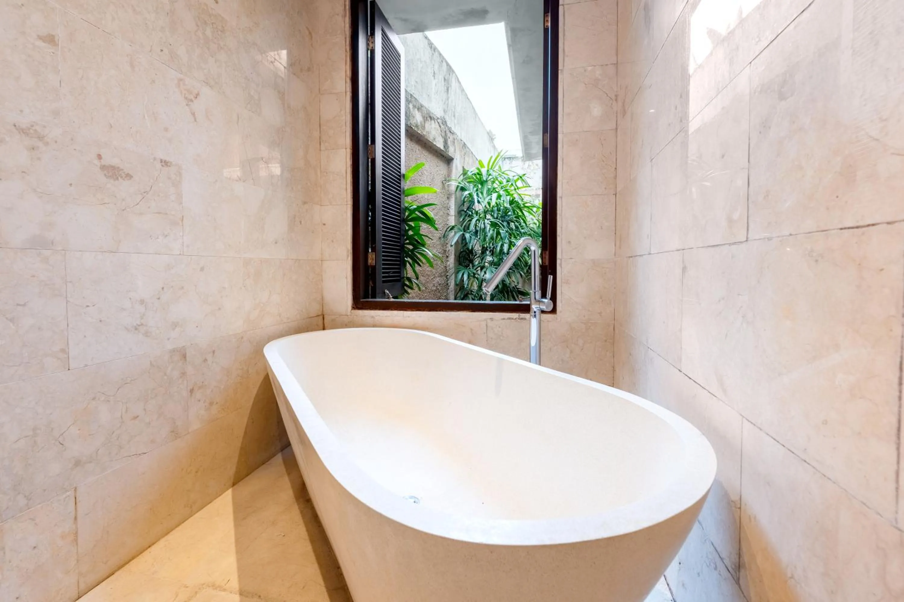 Bath in djabu Canggu Beach Villa