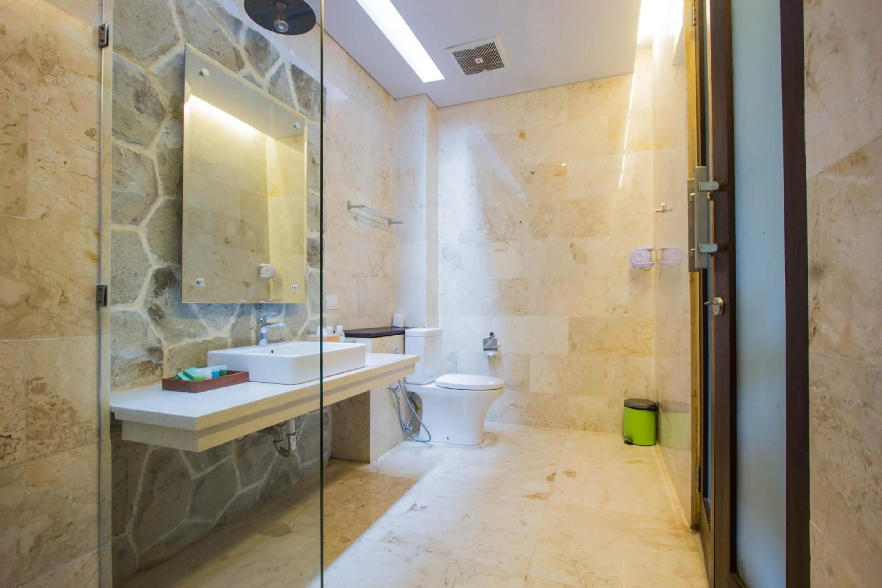 Bathroom in djabu Canggu Beach Villa