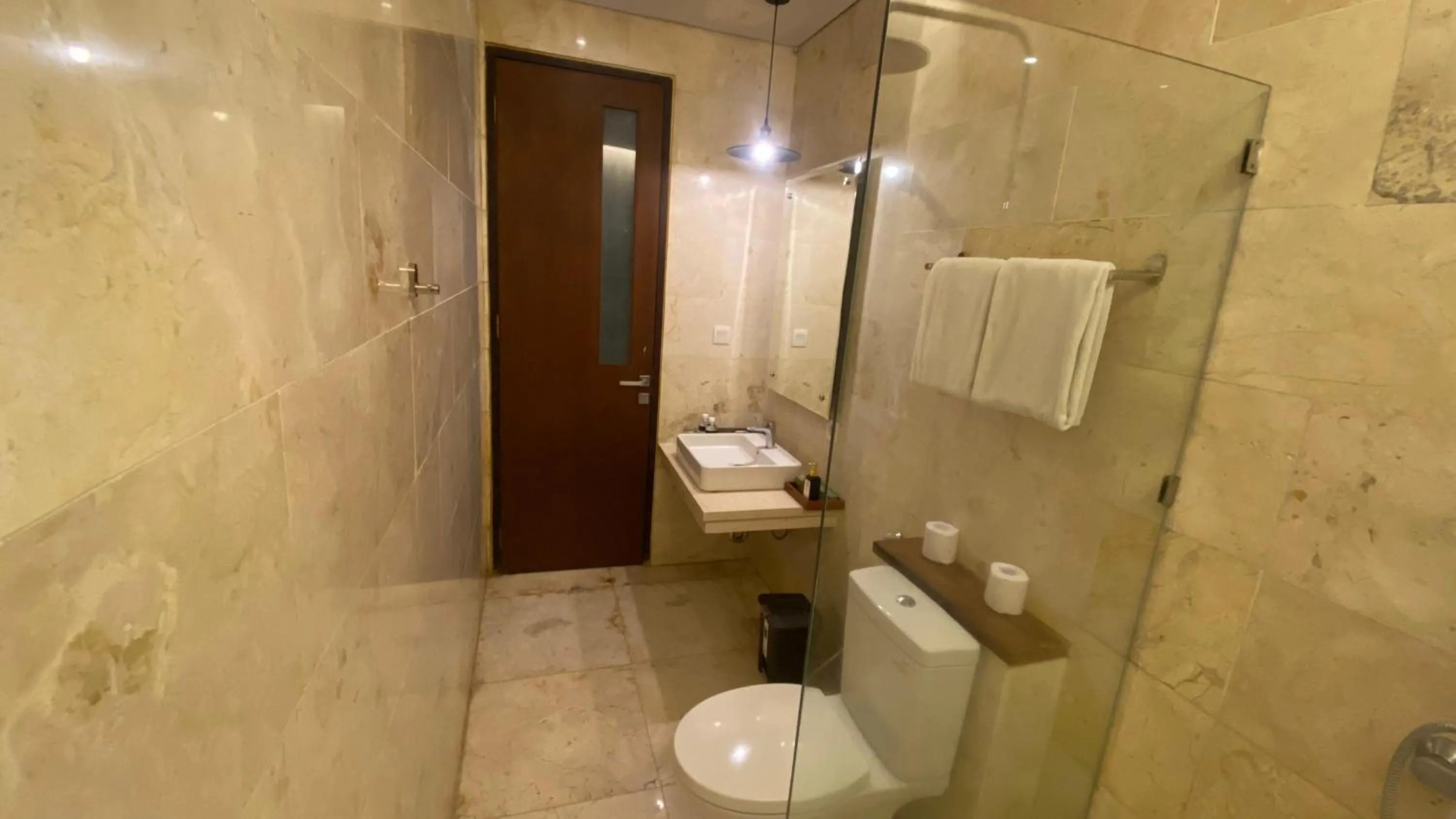 Shower in djabu Canggu Beach Villa