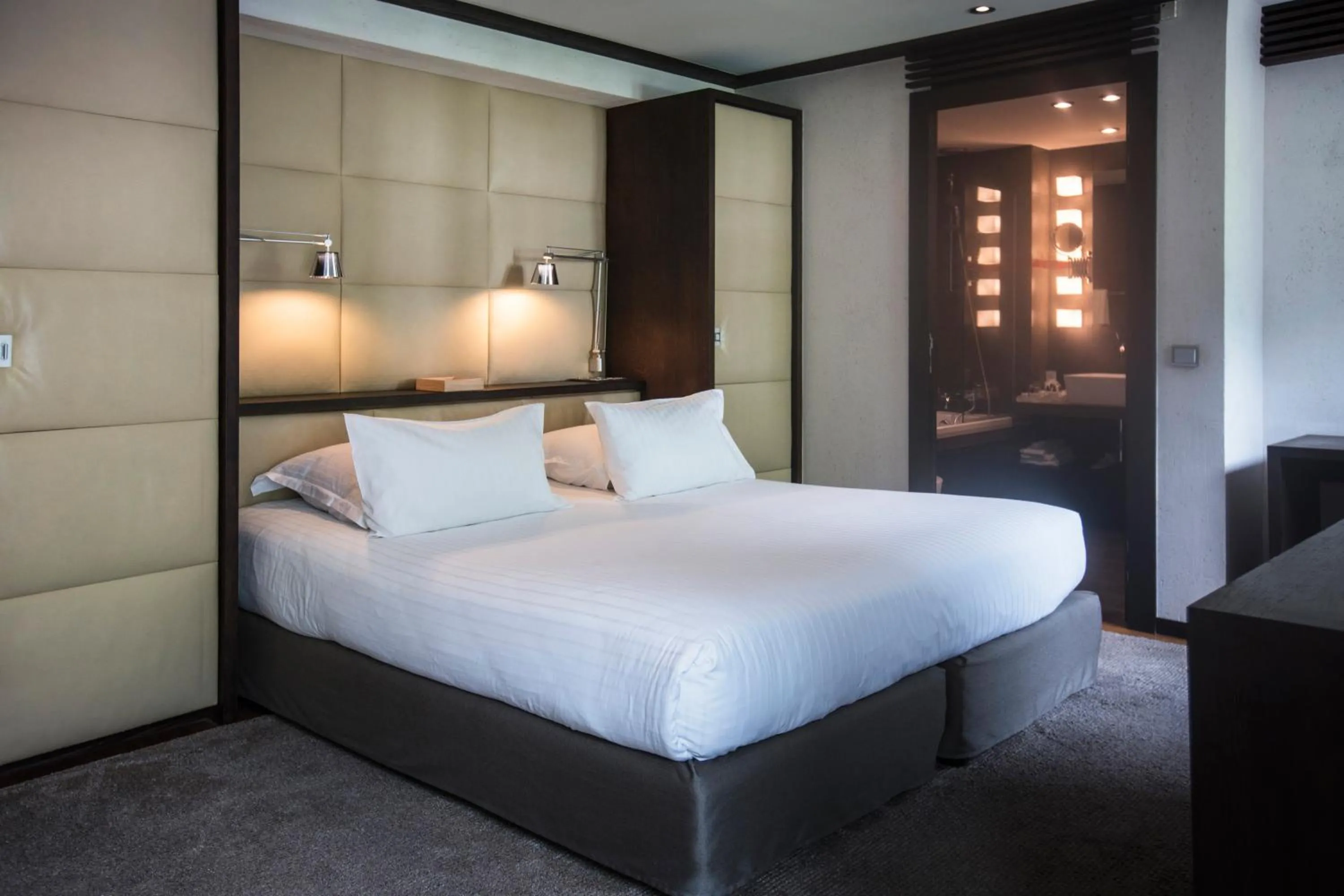 Bed in Le Hameau Albert 1er - Relais & Châteaux