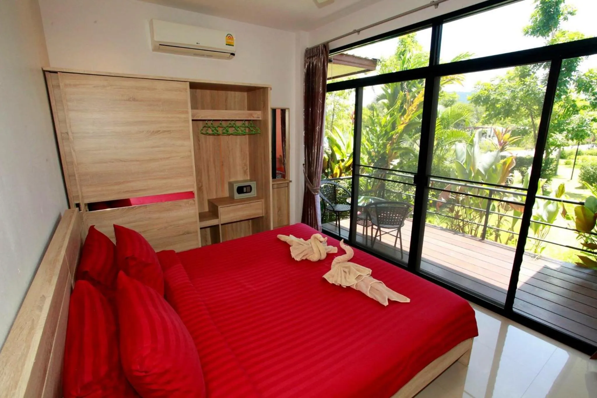 Bed in Saree Lagoon Villa Koh Samui