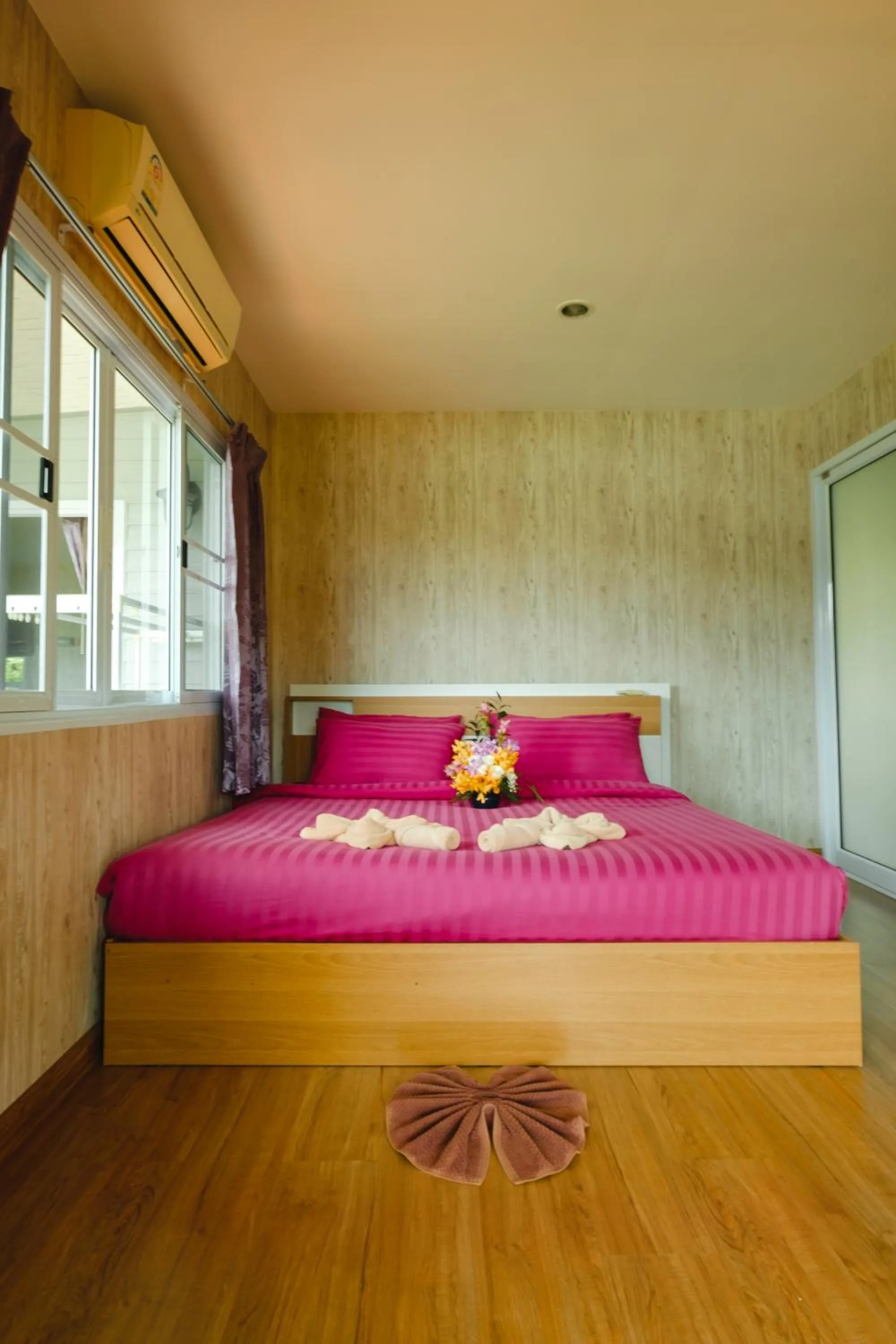 Bed in Saree Lagoon Villa Koh Samui