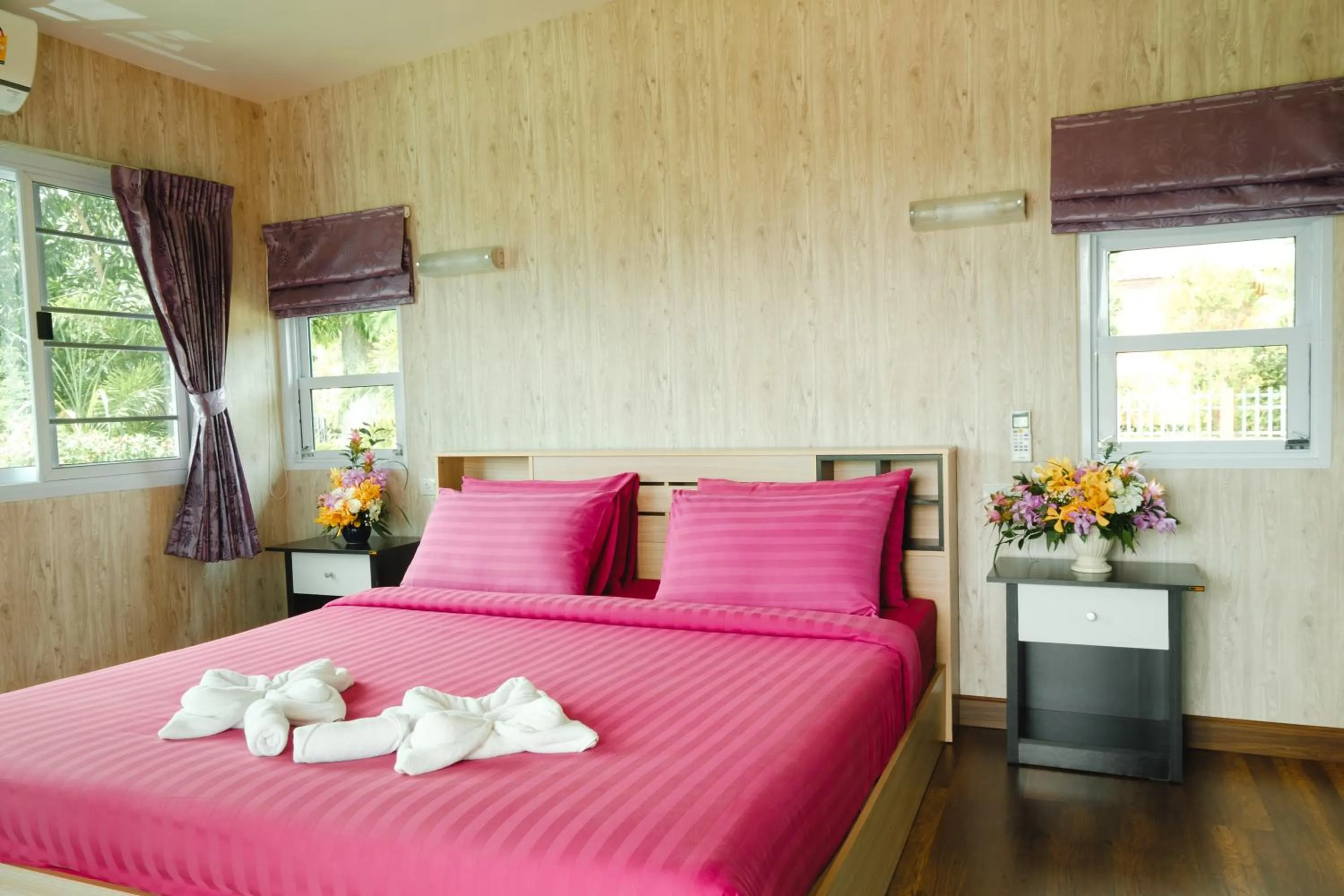 Bed in Saree Lagoon Villa Koh Samui