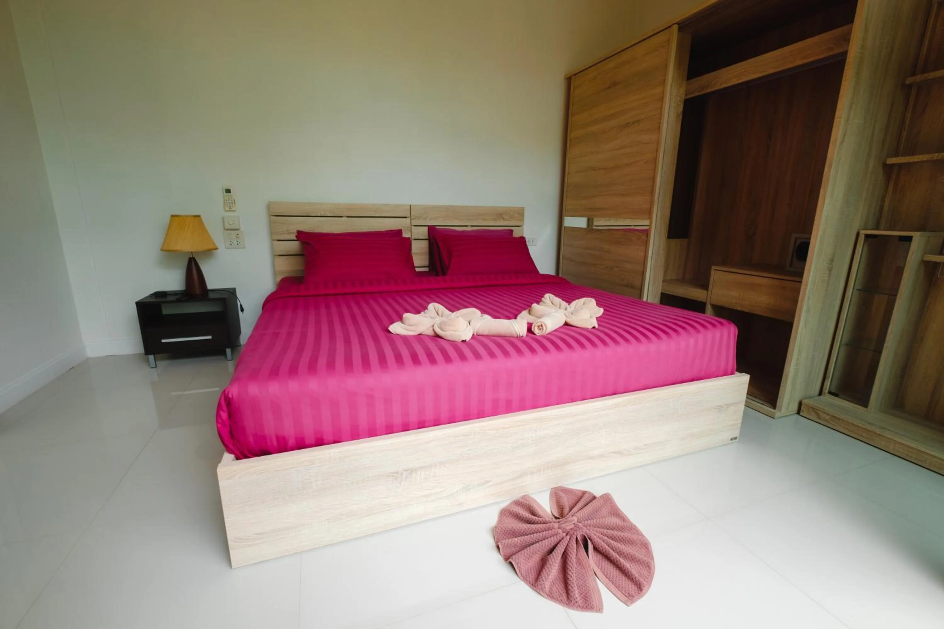 Bed in Saree Lagoon Villa Koh Samui