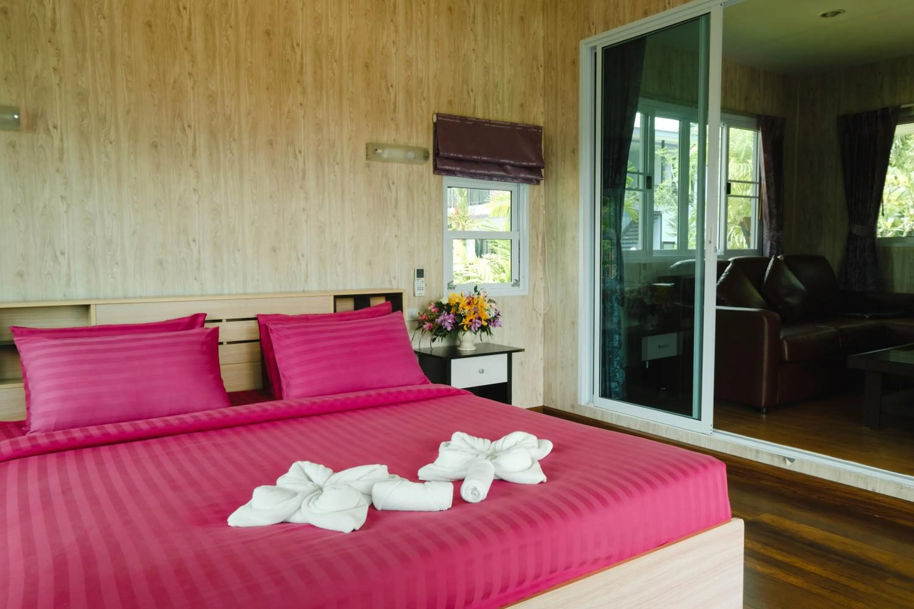 Bed in Saree Lagoon Villa Koh Samui