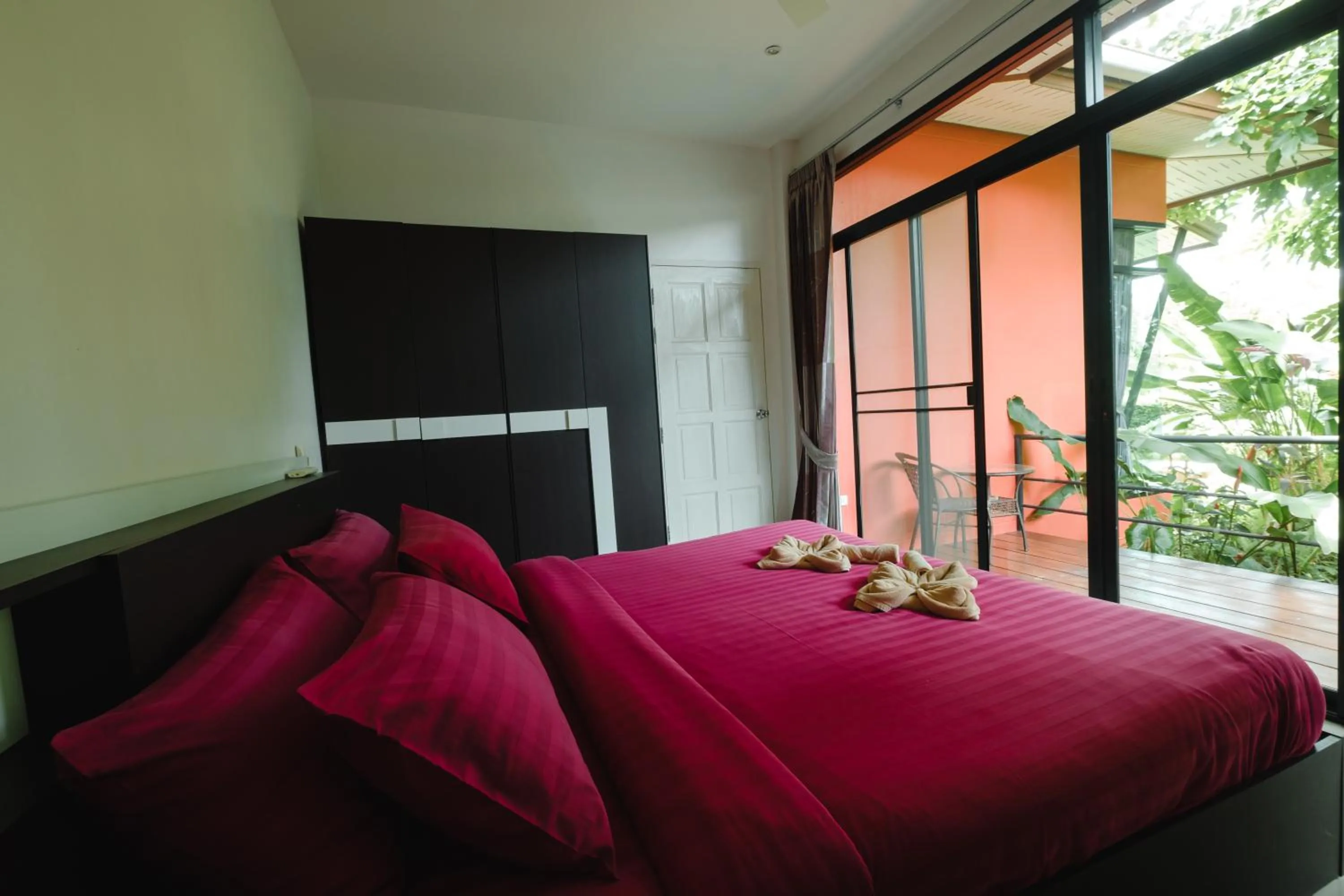 Bed in Saree Lagoon Villa Koh Samui