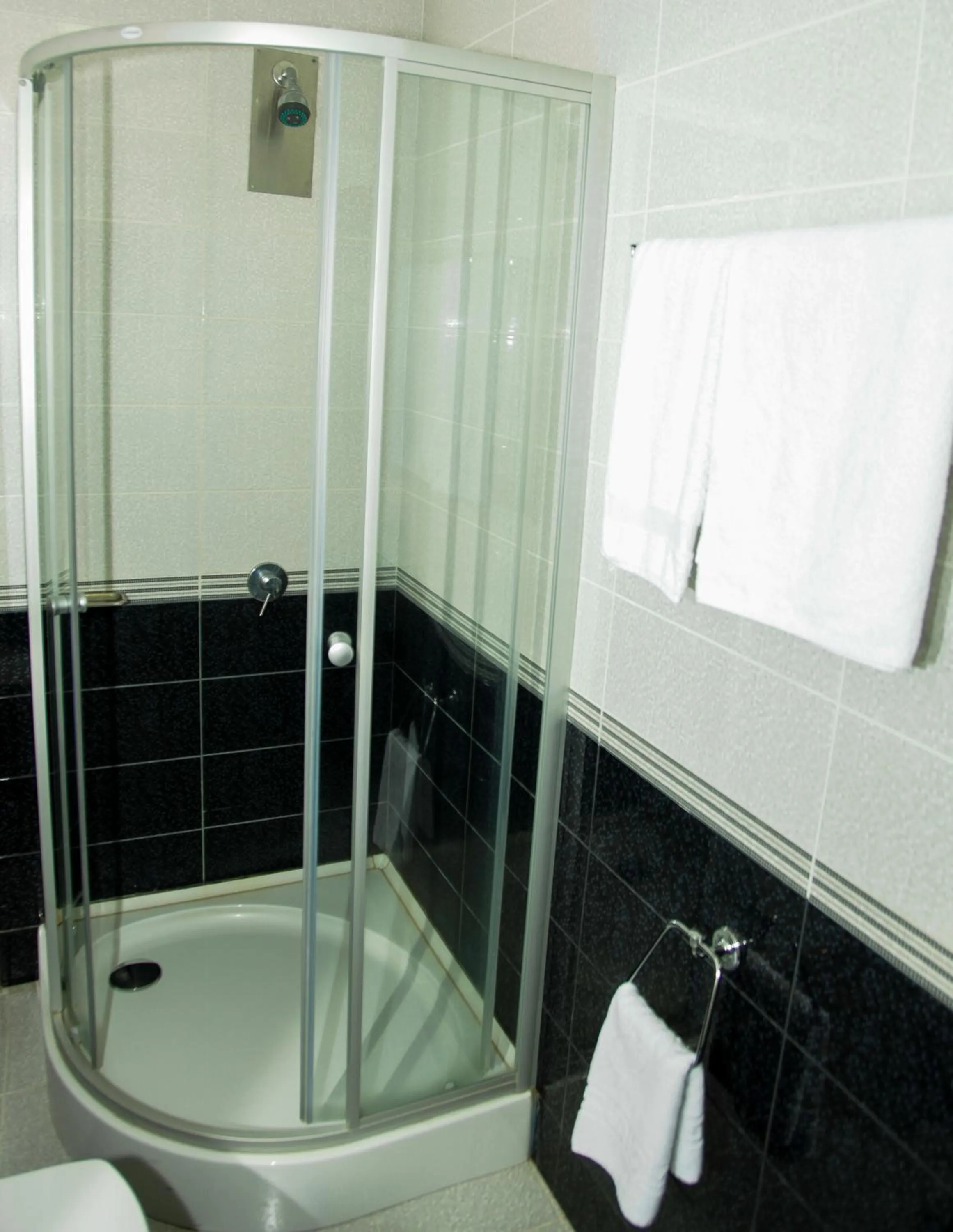 Shower in Hotel Grand