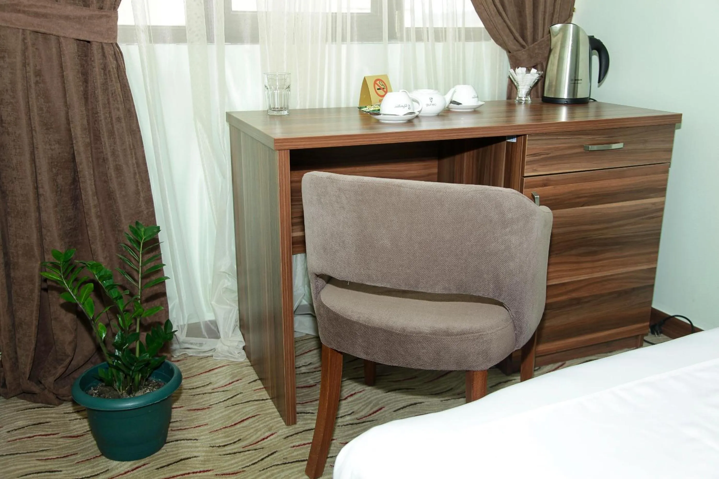 Coffee/tea facilities, Bed in Hotel Grand