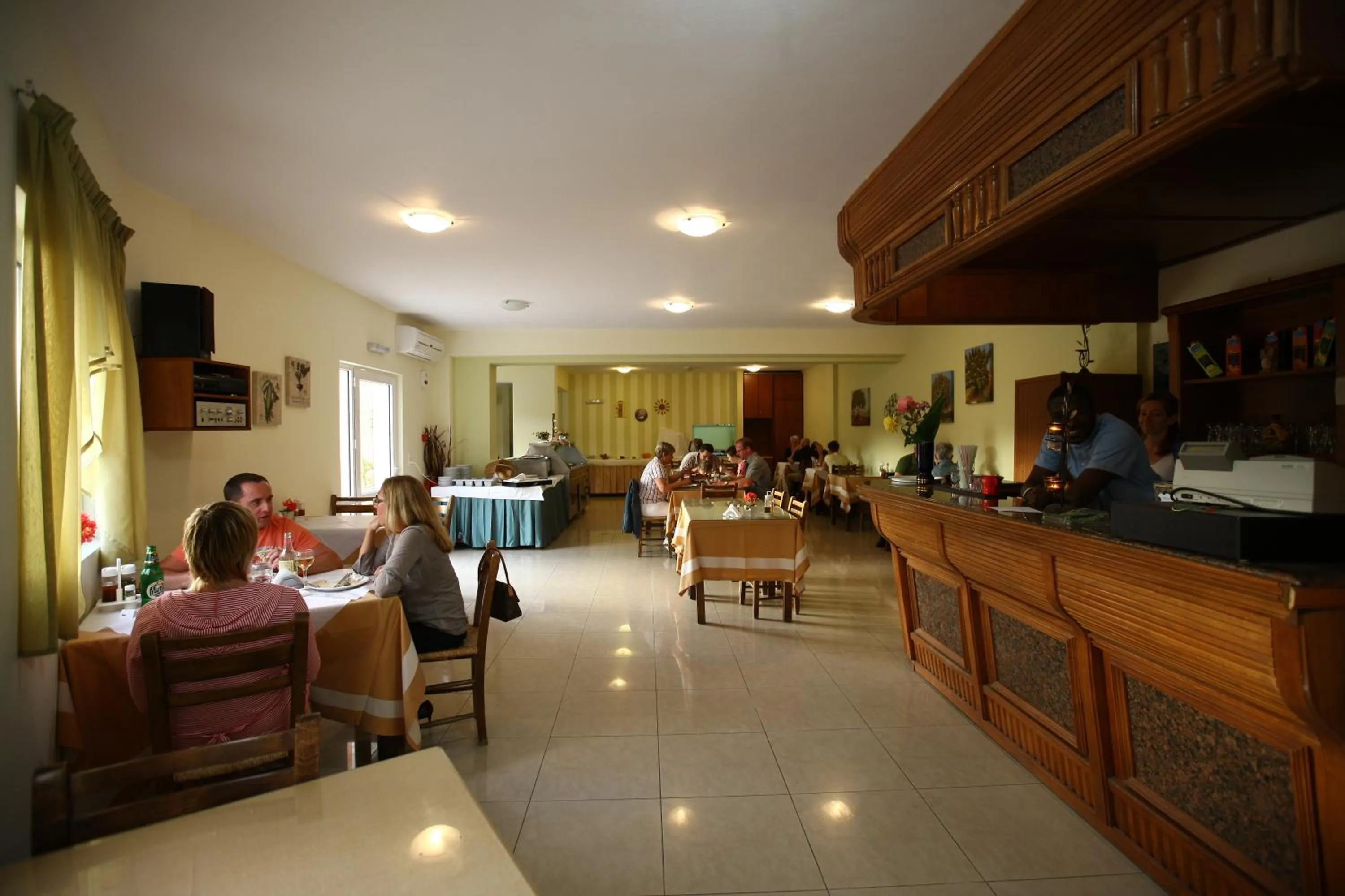 Restaurant/places to eat in Ormos Atalia