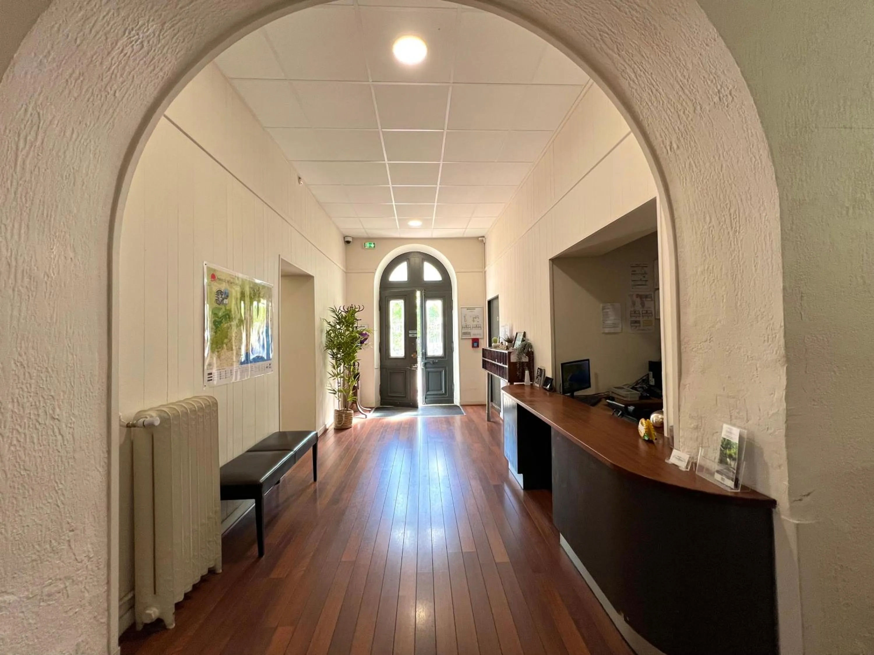 Lobby or reception in Logis Hotel restaurant des Thermes