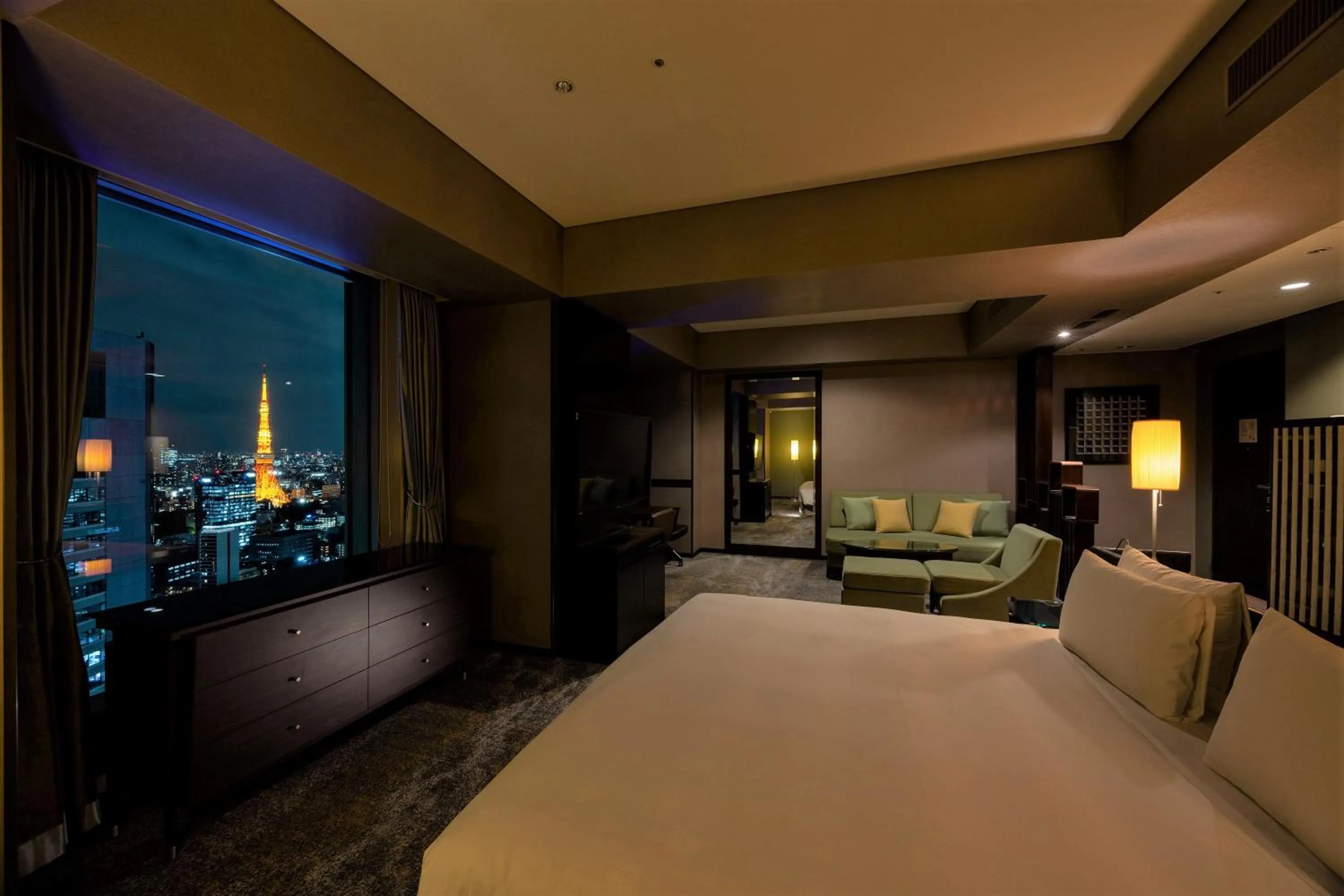Photo of the whole room, Bed in The Royal Park Hotel Iconic Tokyo Shiodome