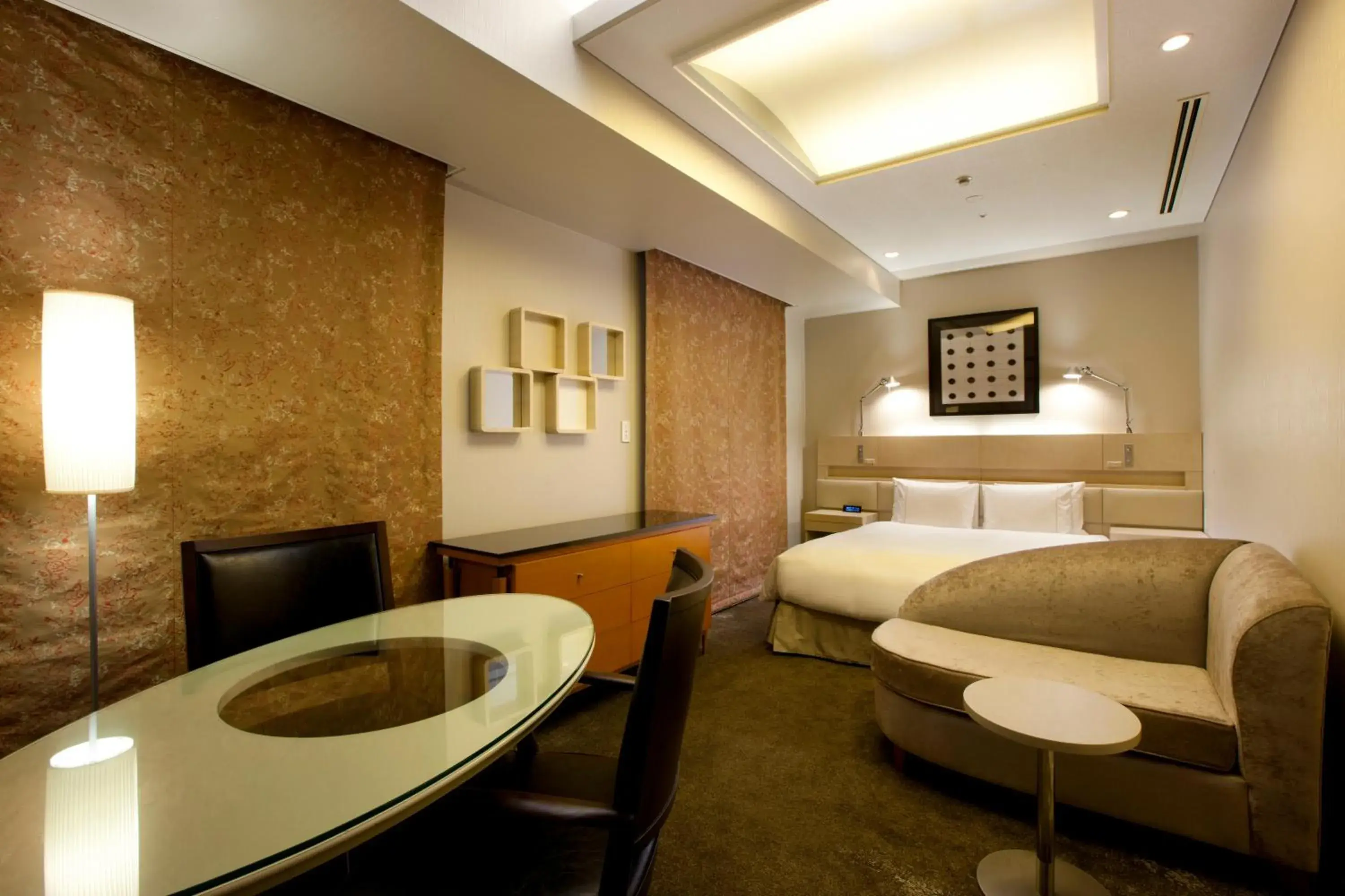 Premium Floor Moderate Double Room with Lounge Access - single occupancy in The Royal Park Hotel Iconic Tokyo Shiodome Premium Floor Moderate Double Room with Lounge Access - single occupancy in The Royal Park Hotel Iconic Tokyo Shiodome