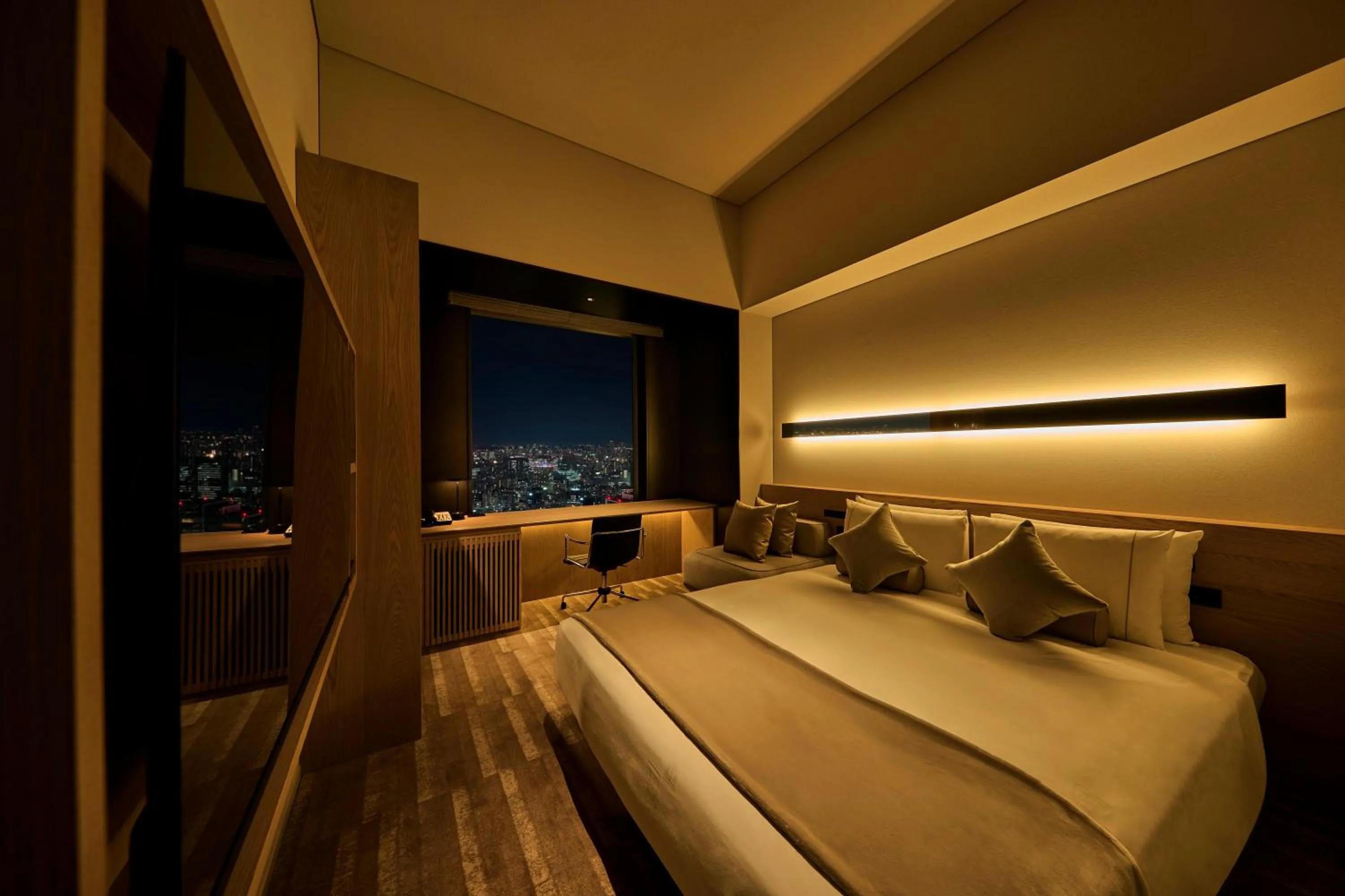 Photo of the whole room, Bed in The Royal Park Hotel Iconic Tokyo Shiodome