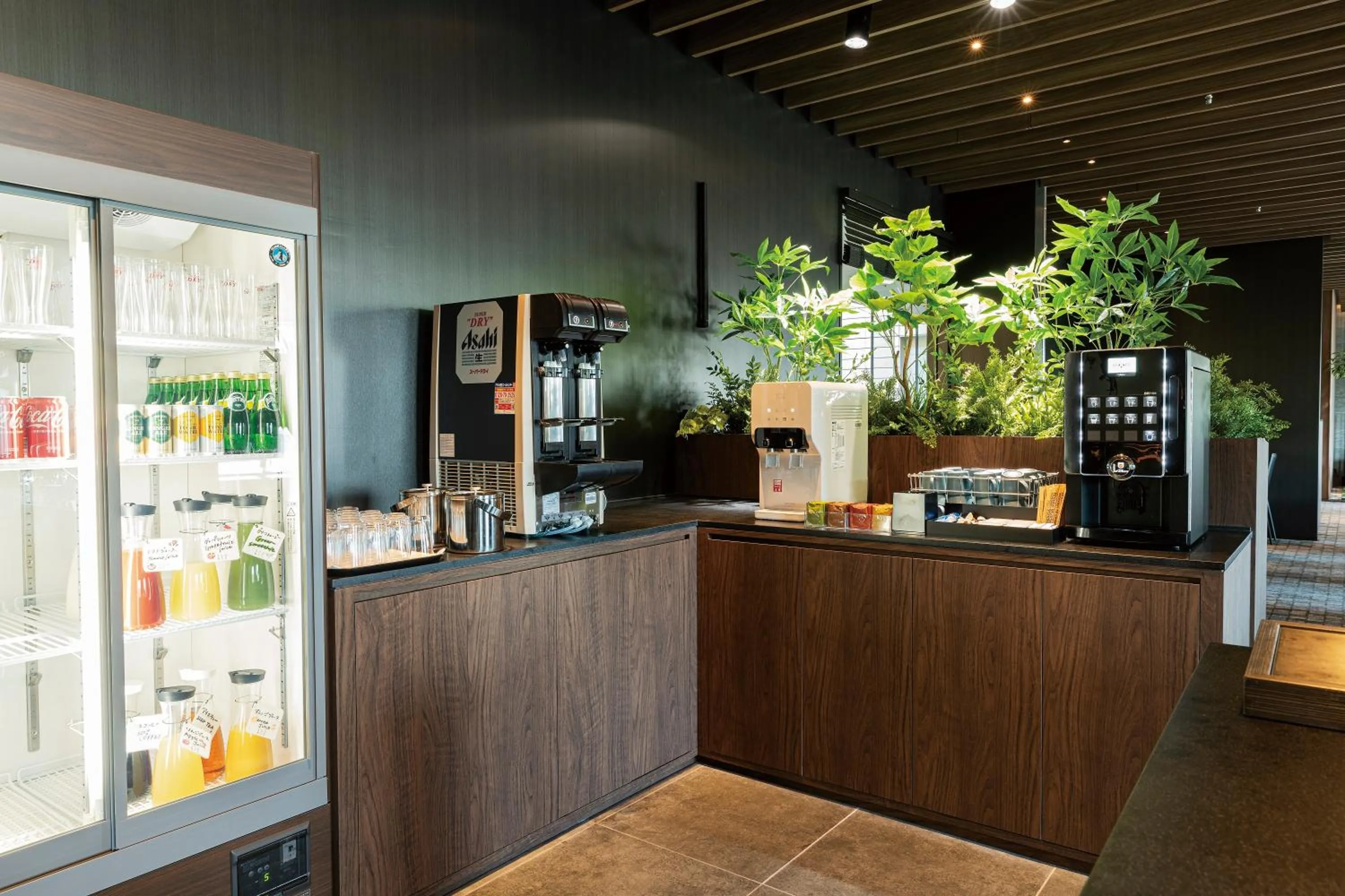 Lounge or bar in The Royal Park Hotel Iconic Tokyo Shiodome