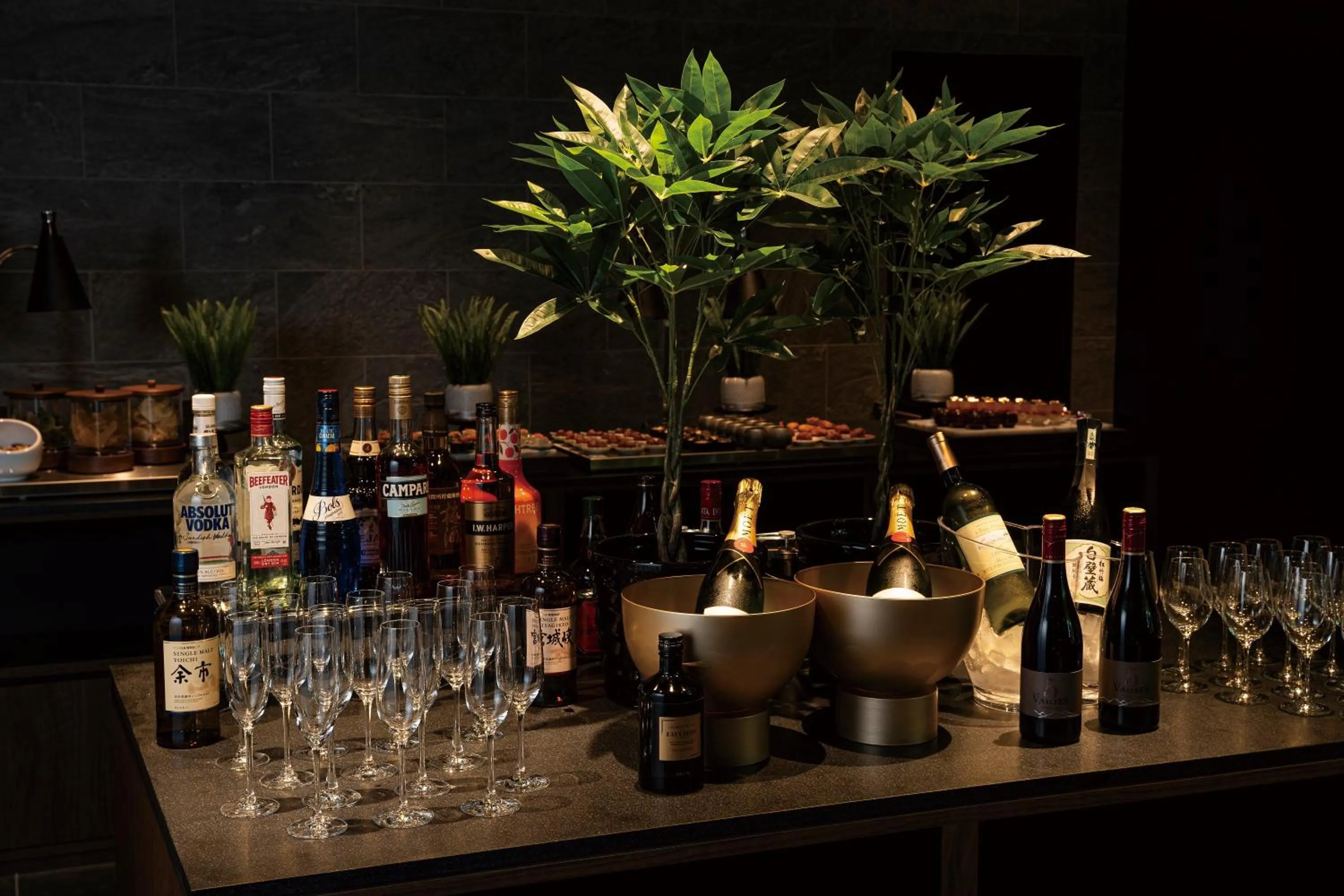 Lounge or bar in The Royal Park Hotel Iconic Tokyo Shiodome